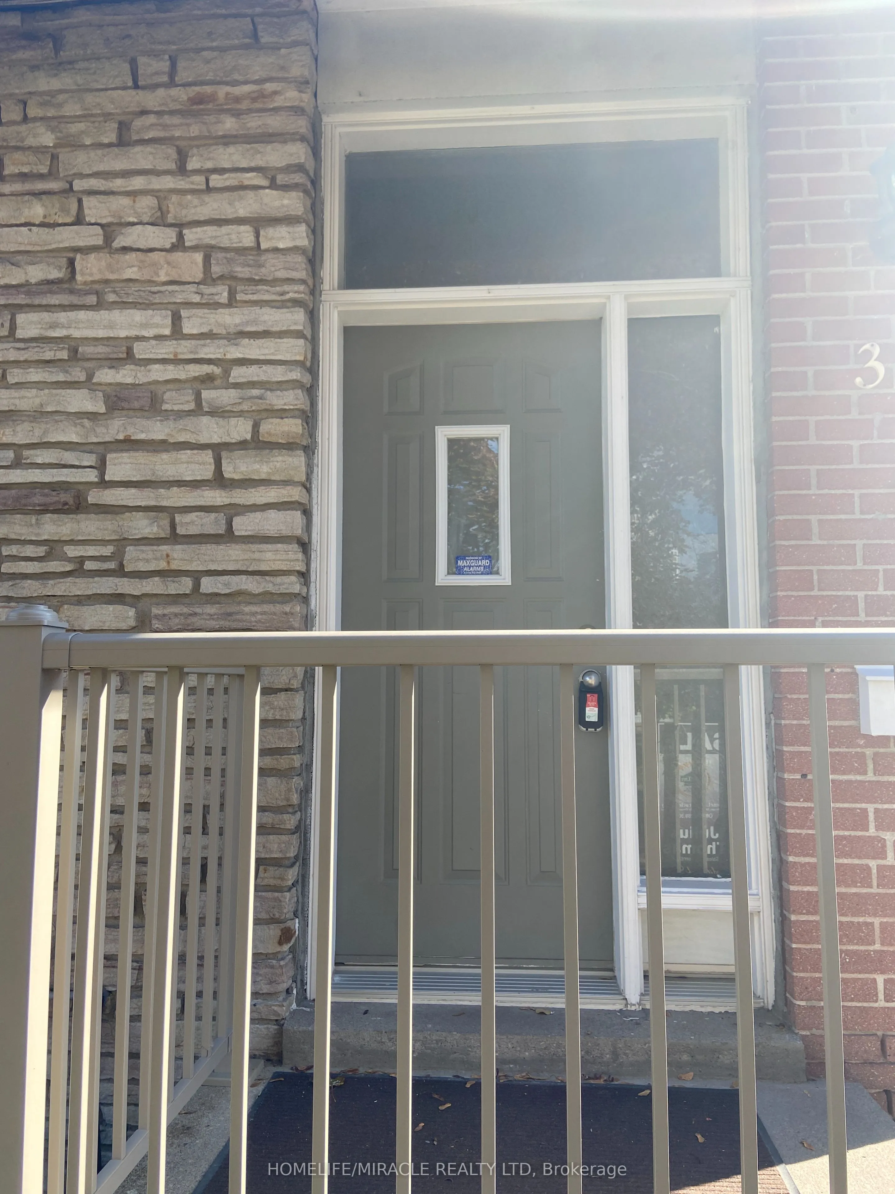 35 Stoneton Drive E, #Main Floor