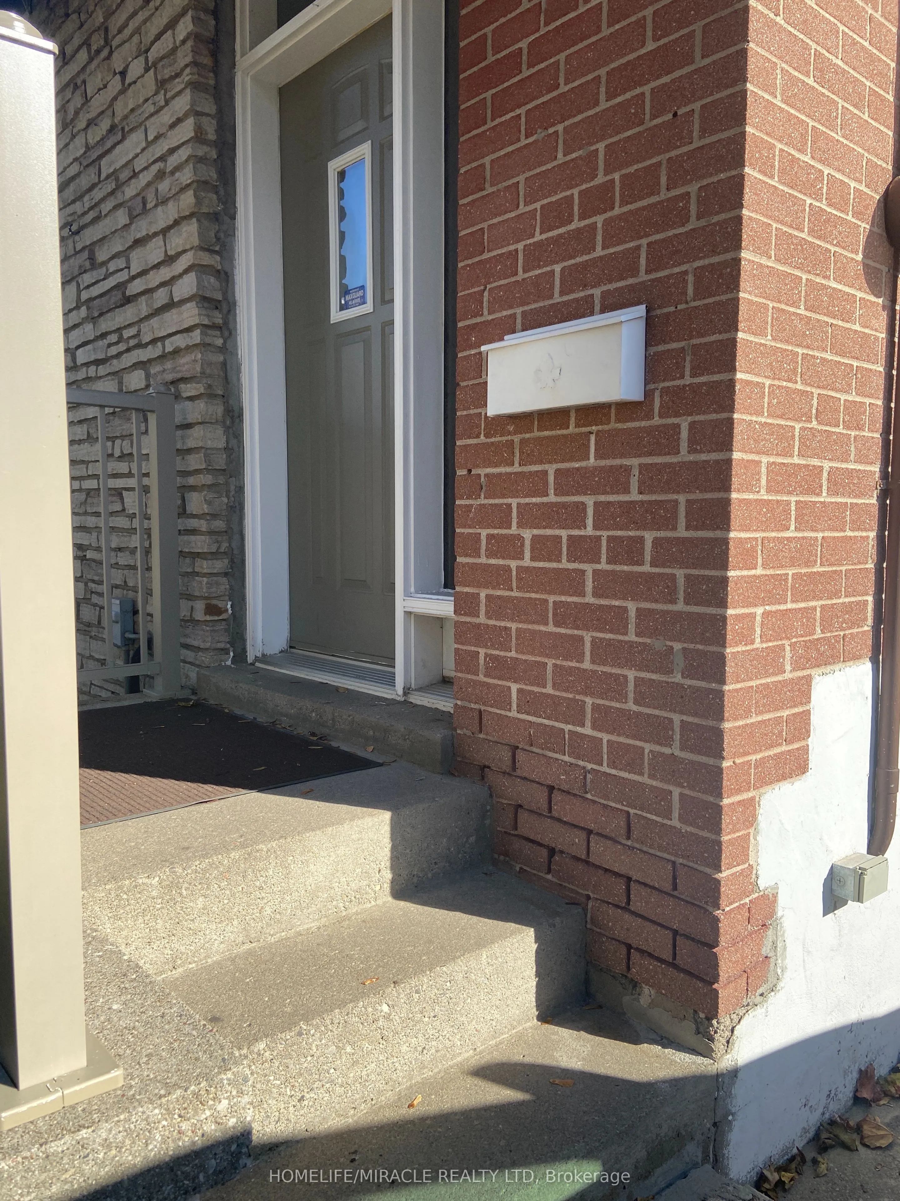 35 Stoneton Drive E, #Main Floor