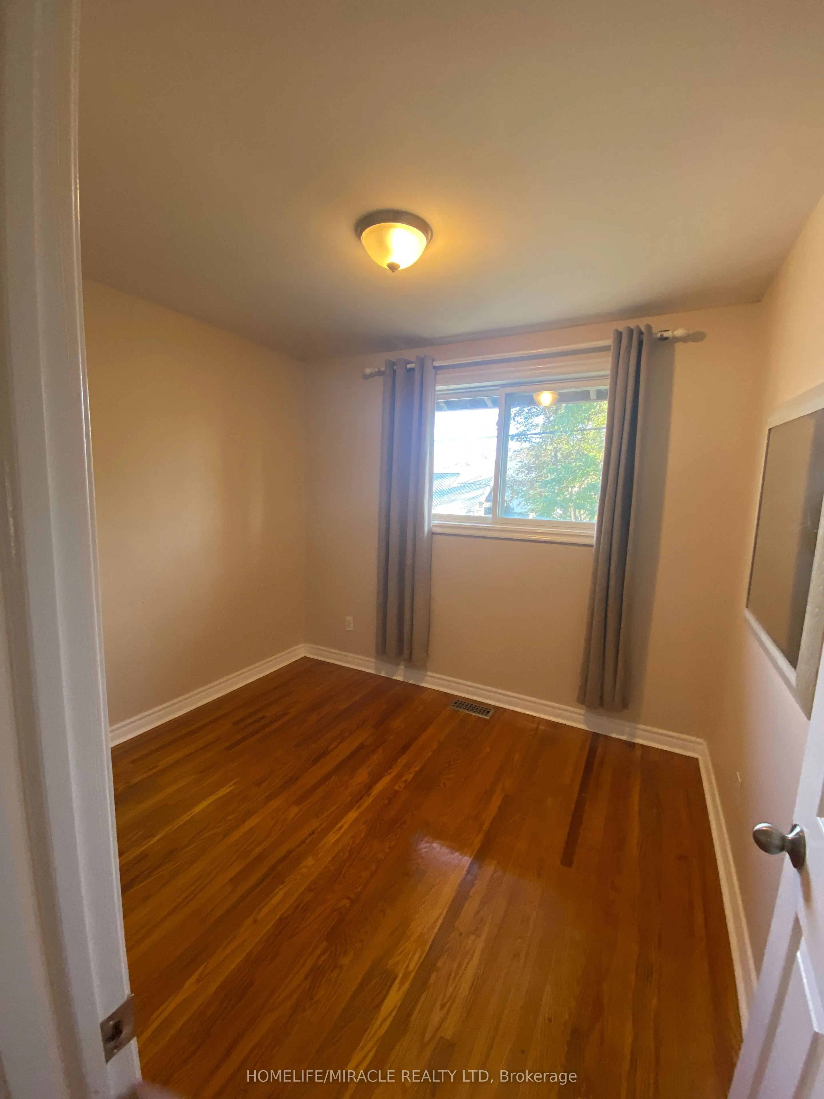 35 Stoneton Drive E, #Main Floor