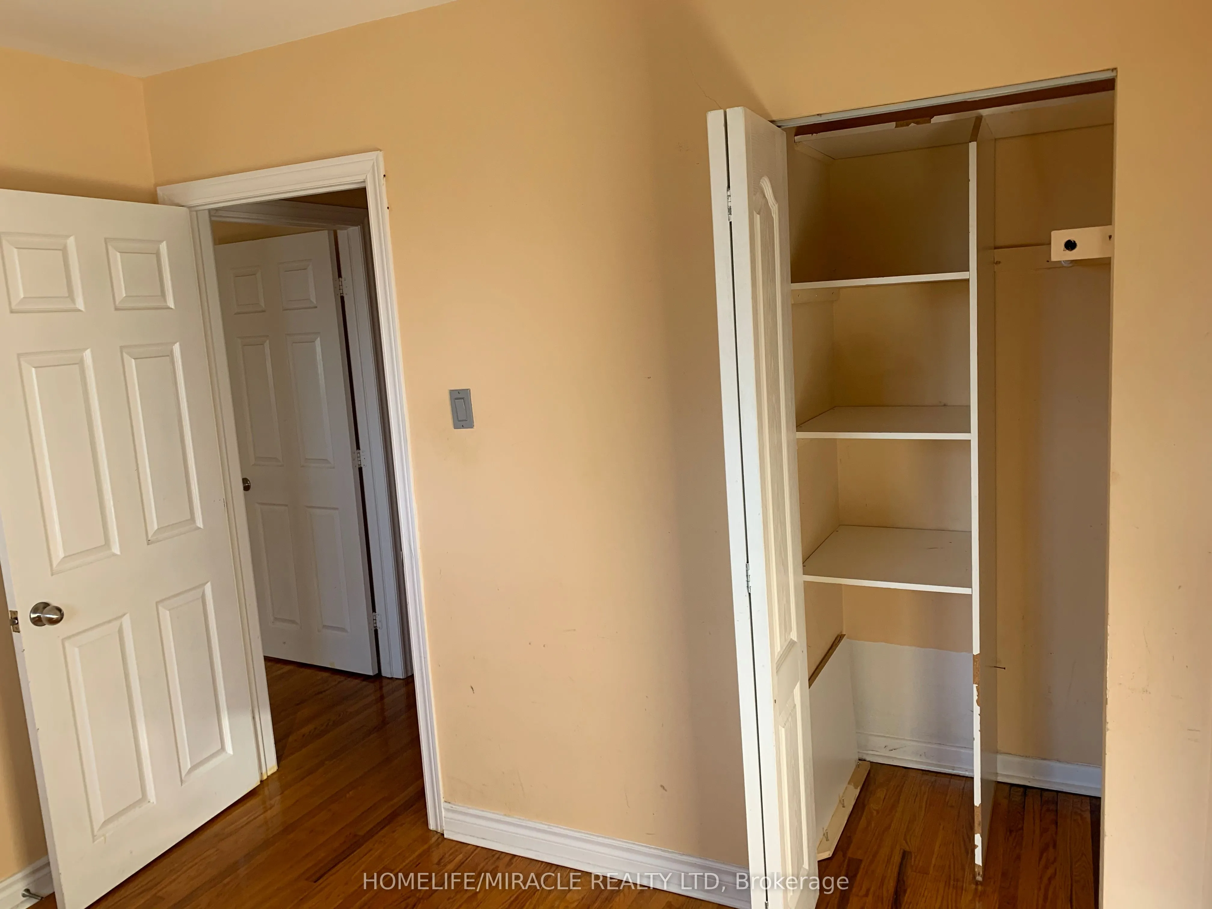 35 Stoneton Drive E, #Main Floor