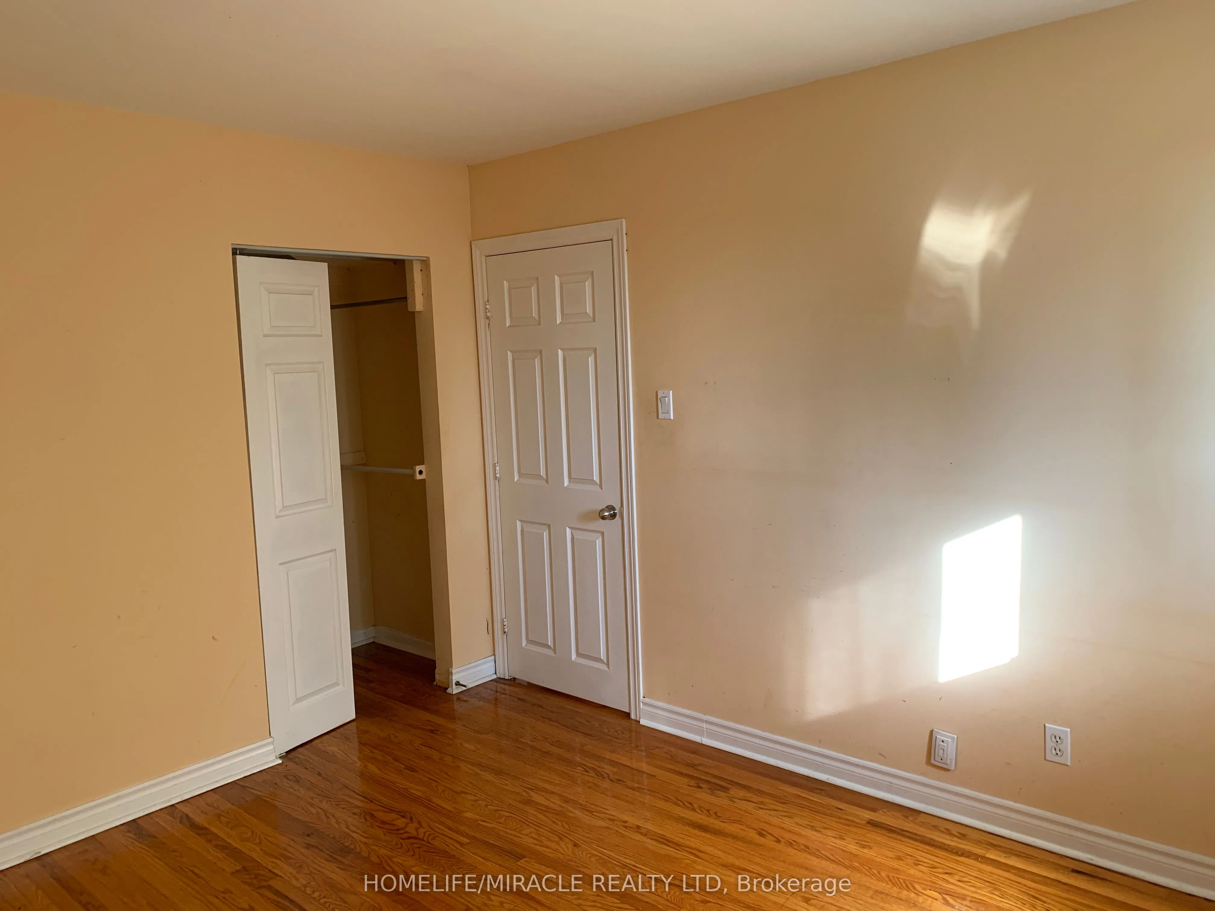 35 Stoneton Drive E, #Main Floor