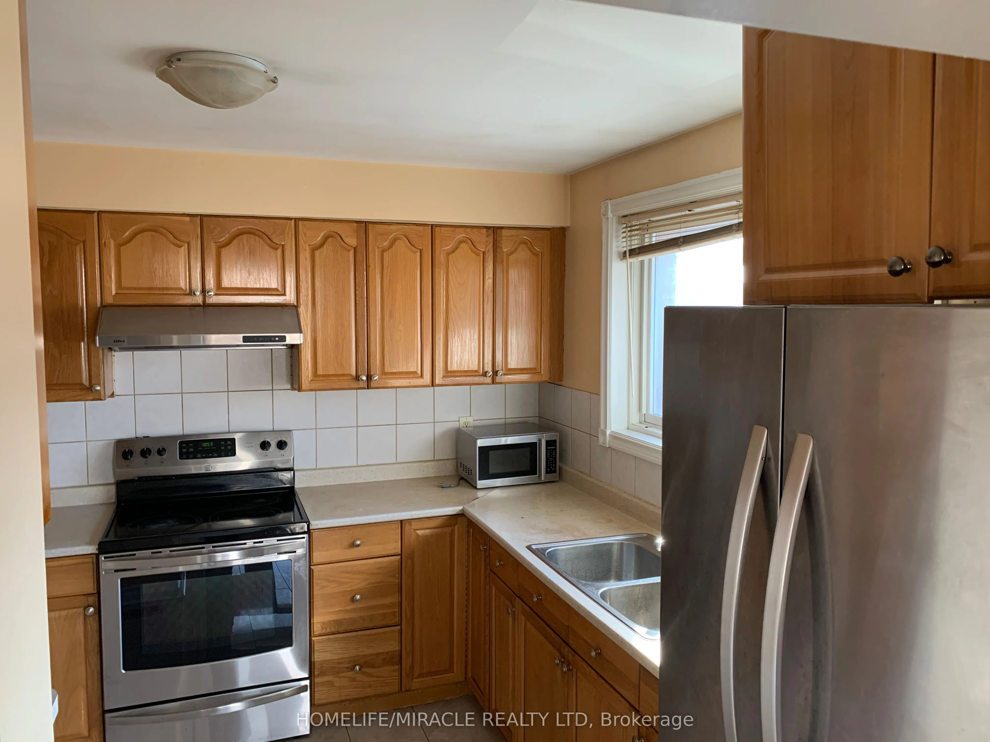 35 Stoneton Drive E, #Main Floor
