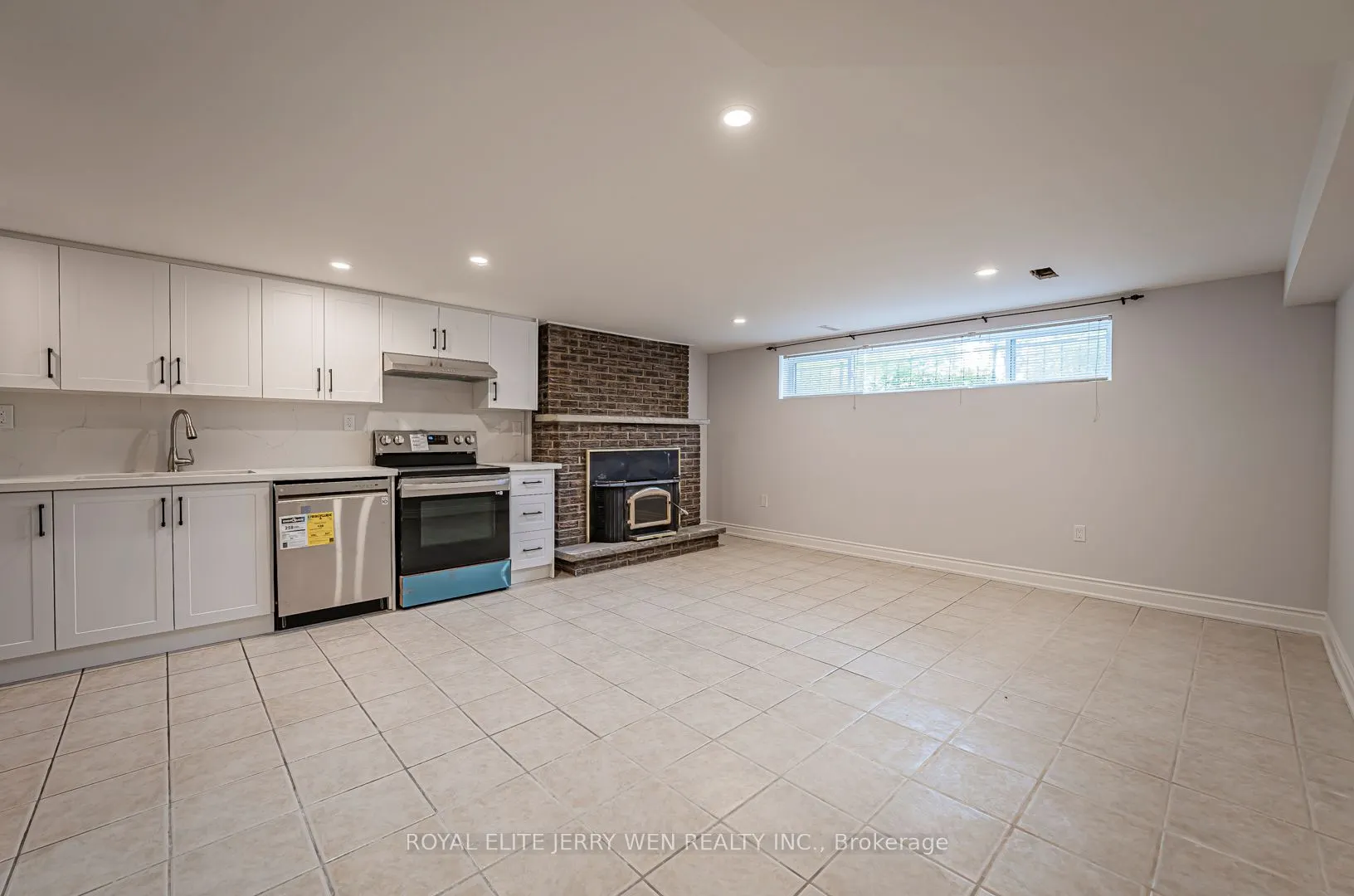 144 Clover Ridge Drive E, #Lower