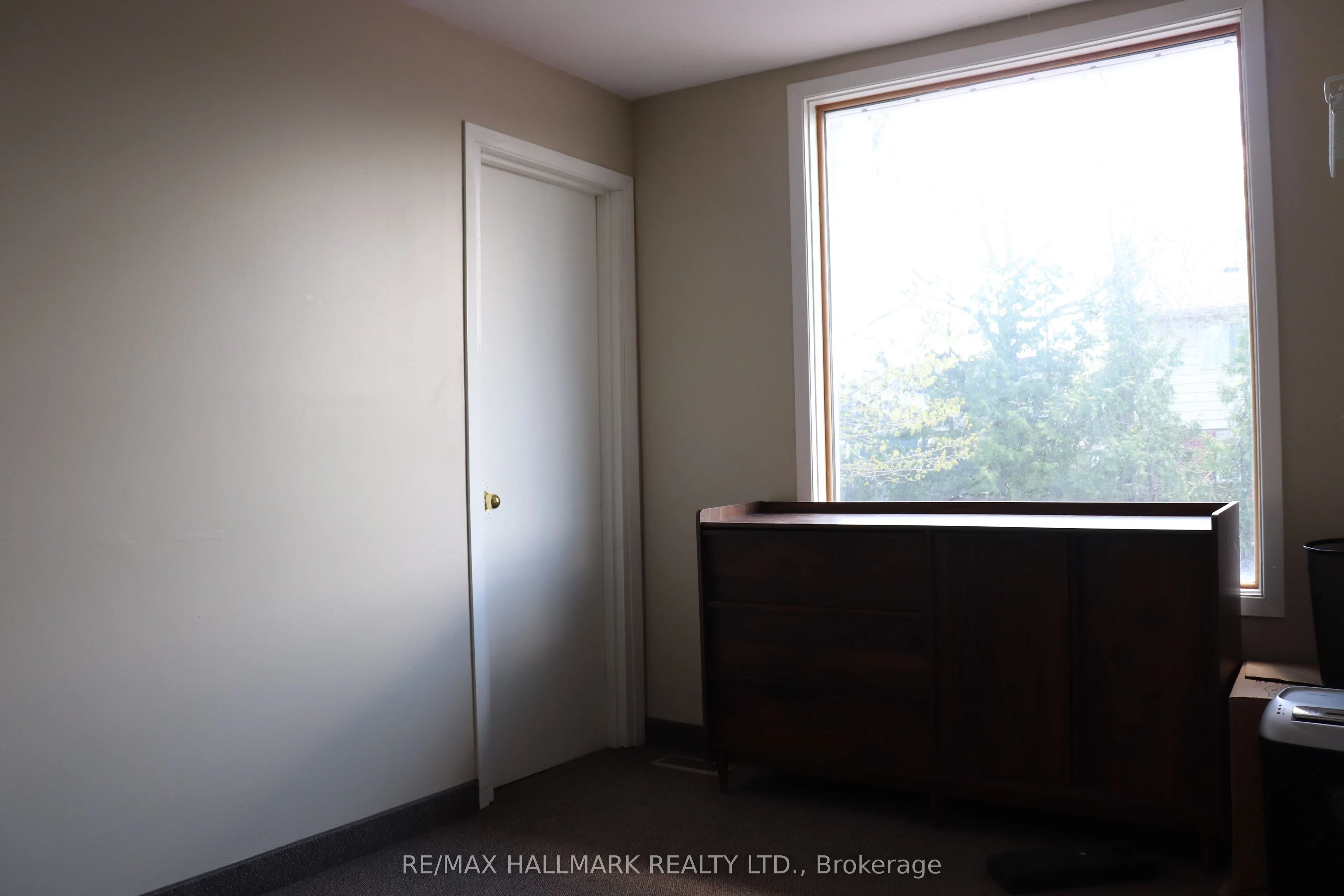 571 Kingston Road W