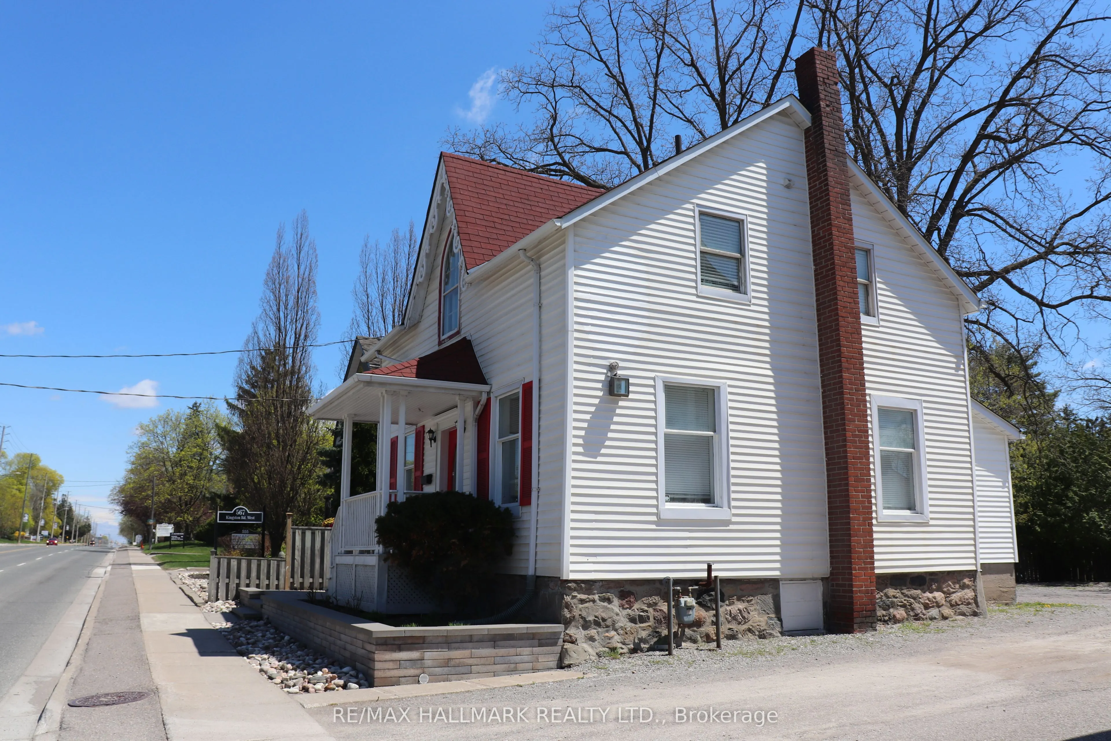 571 Kingston Road W