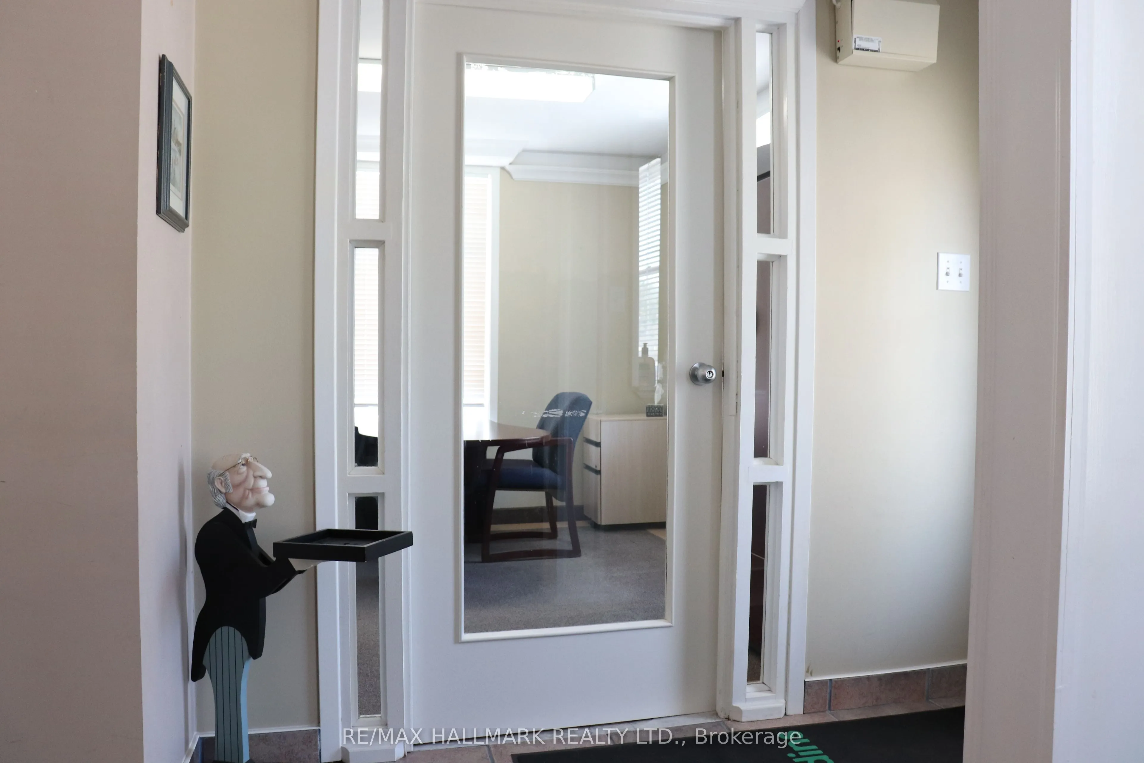 571 Kingston Road W