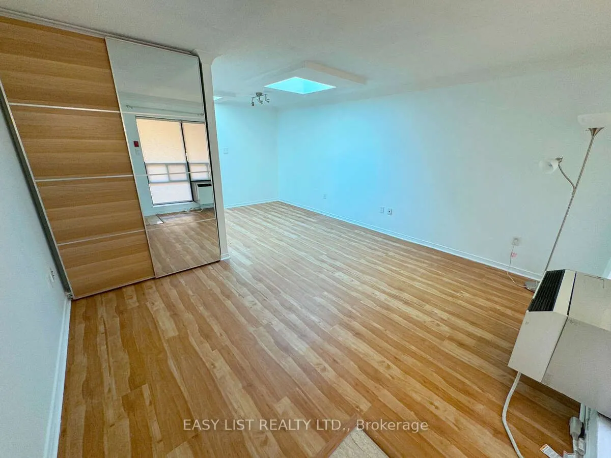 2112 Queen Street E, #25
