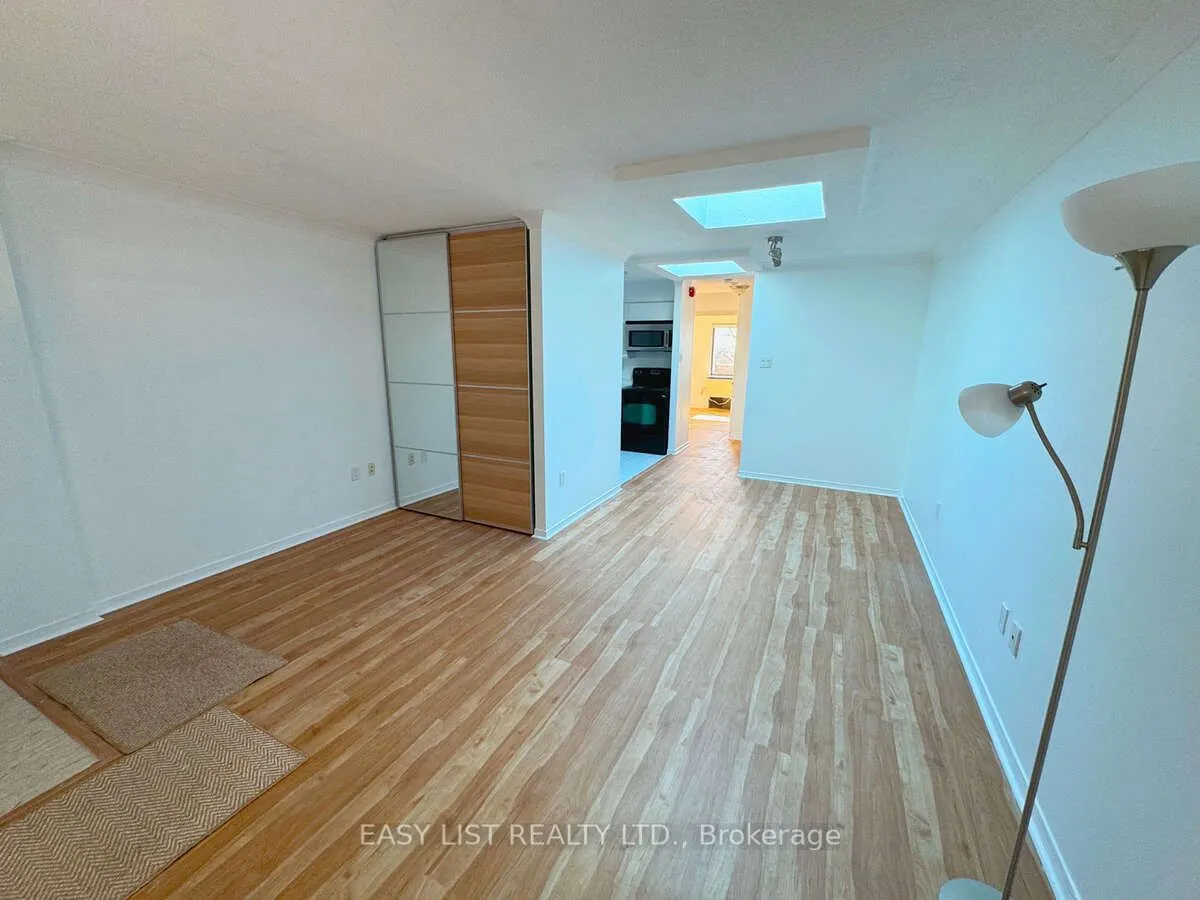 2112 Queen Street E, #25