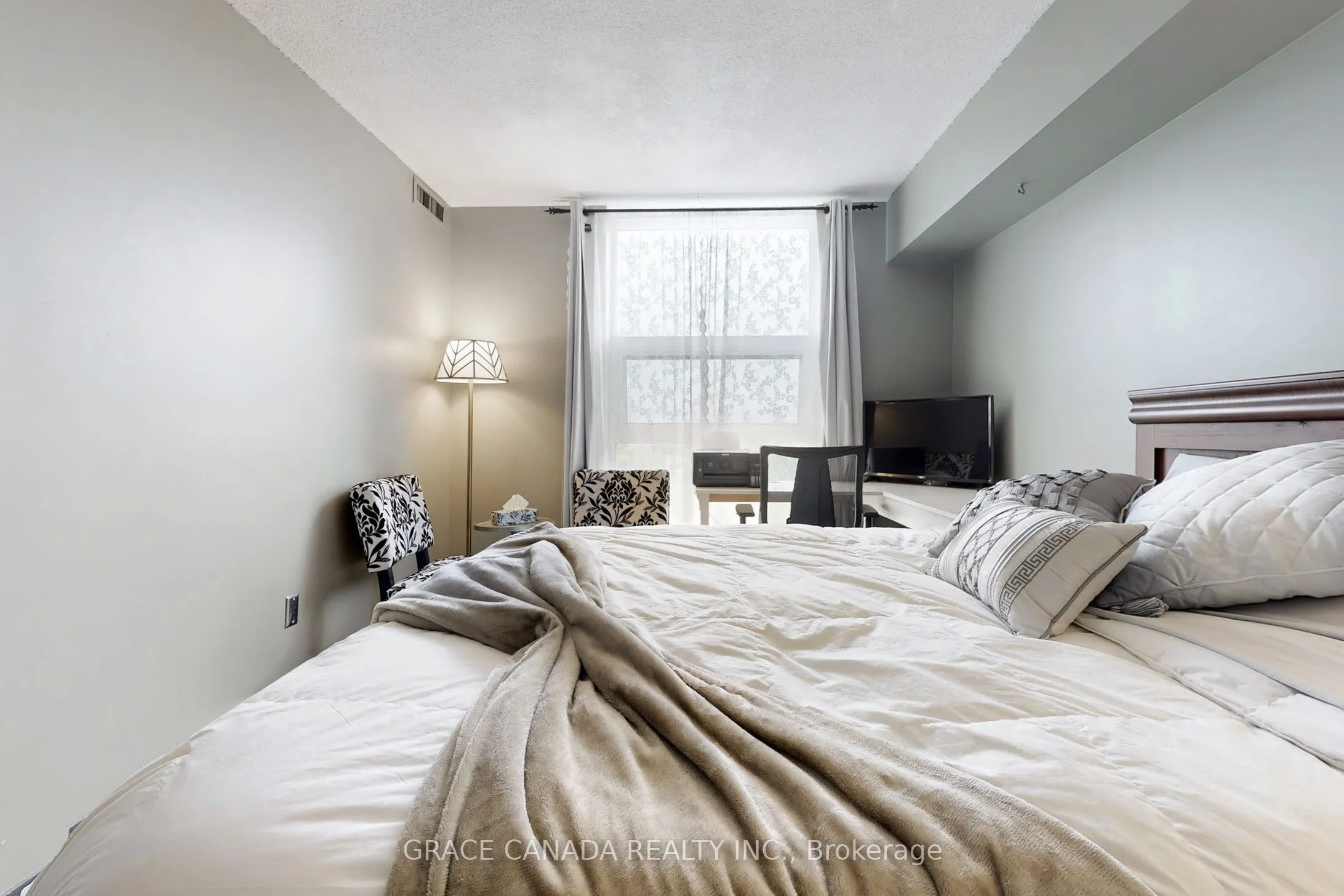 10 Dean Park Road, #903