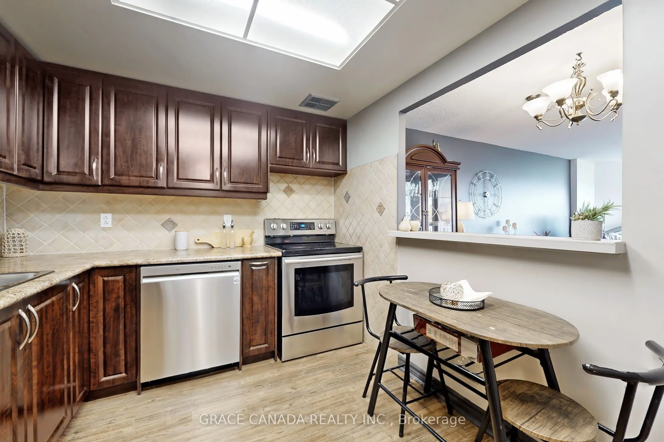 10 Dean Park Road, #903