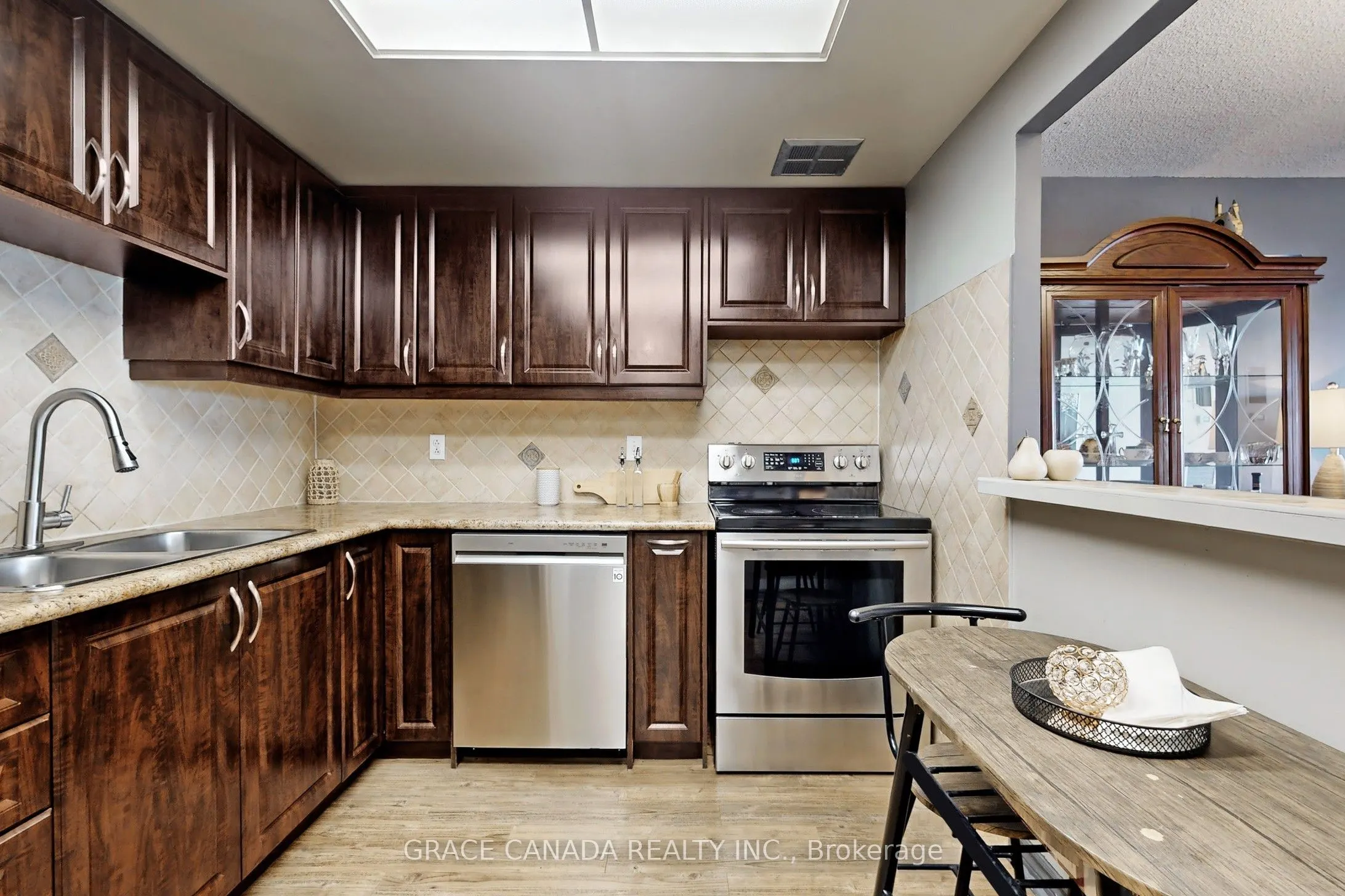 10 Dean Park Road, #903