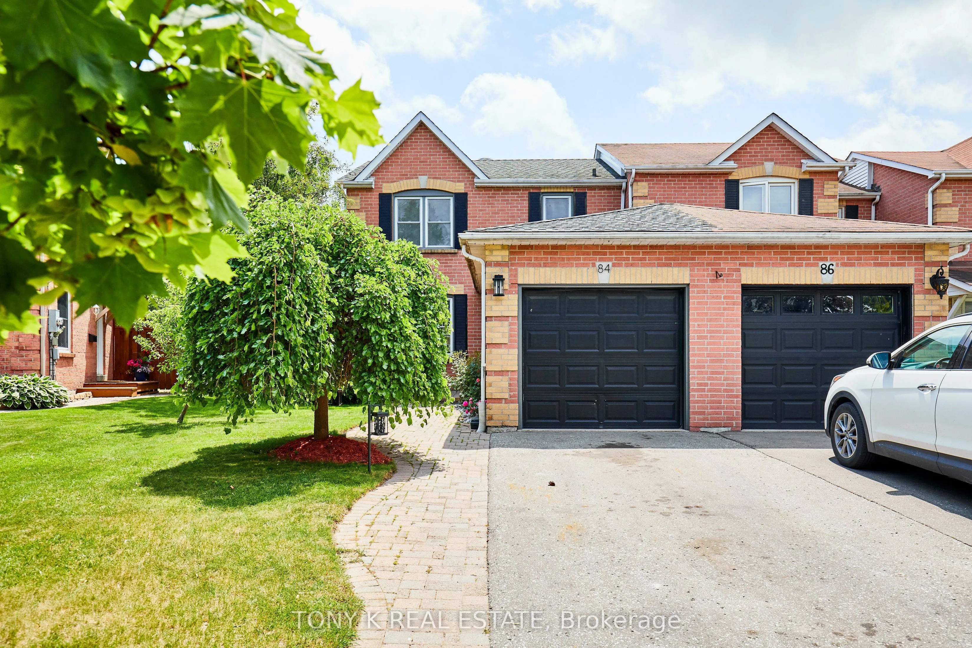 84 Hillhurst Crescent