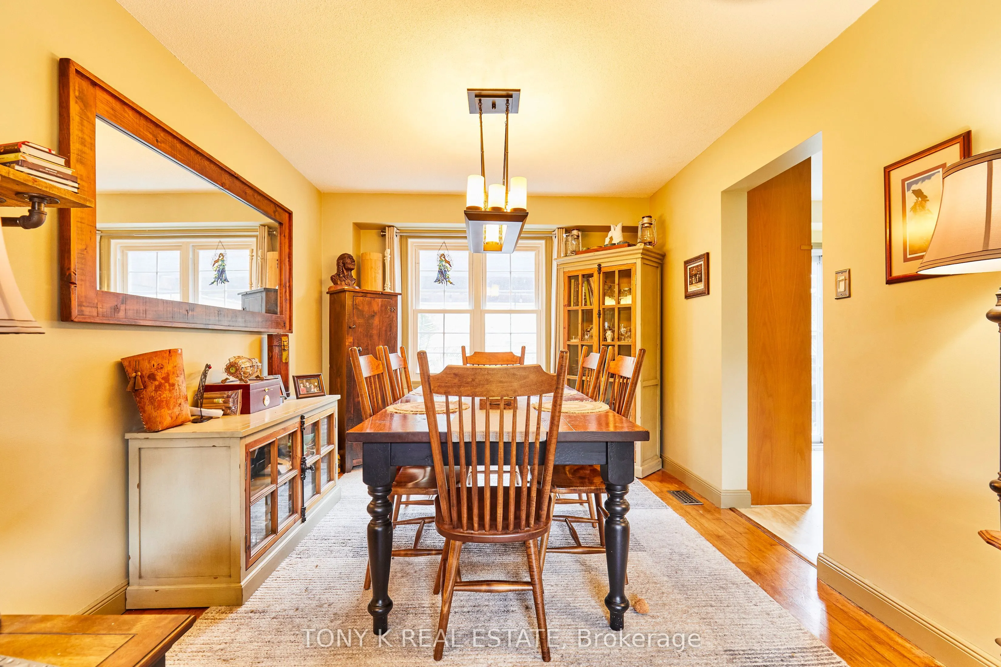 84 Hillhurst Crescent