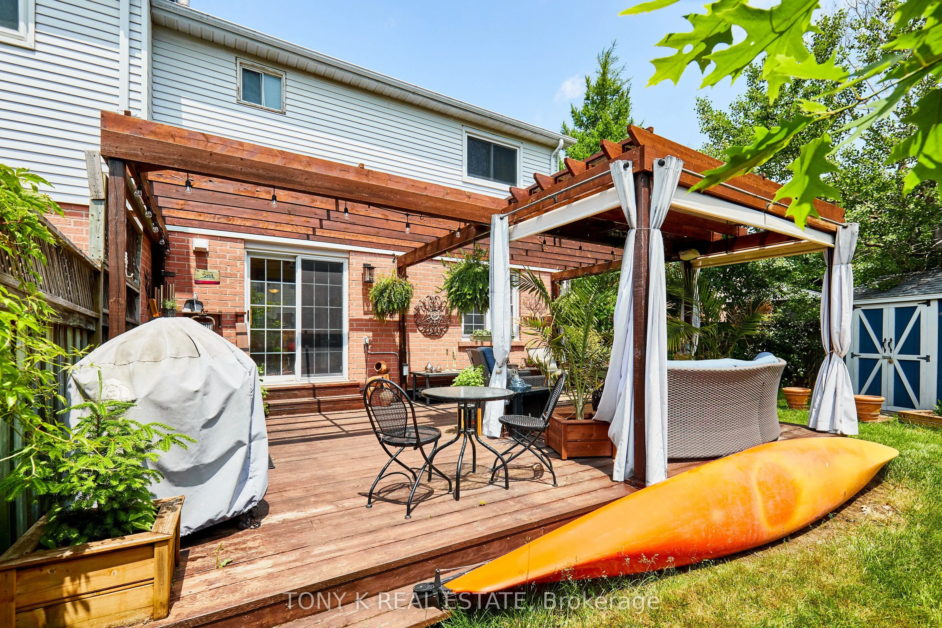 84 Hillhurst Crescent