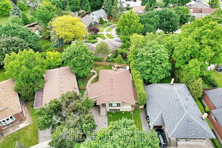 7 Montvale Drive