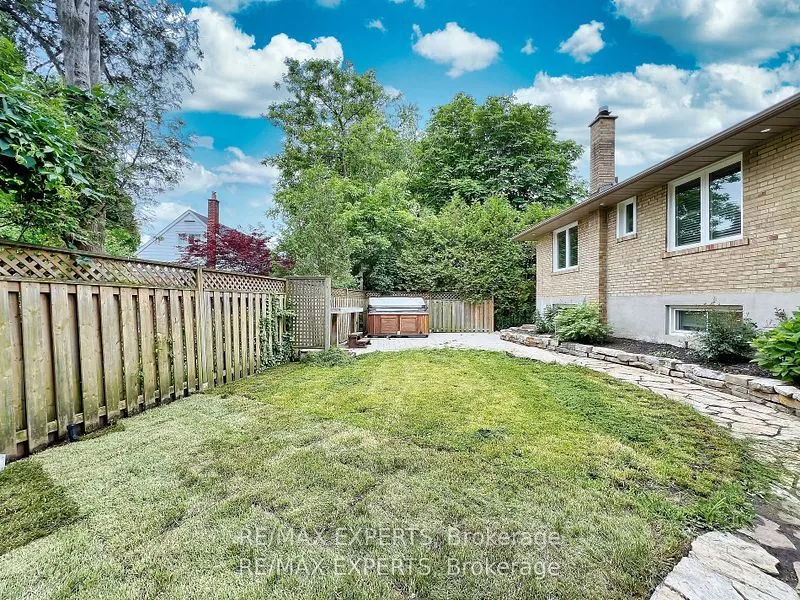 7 Montvale Drive