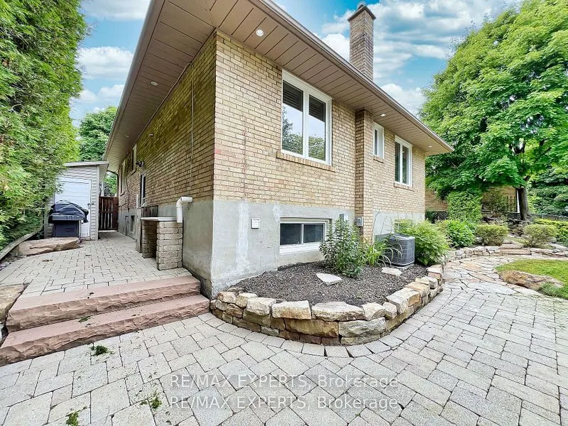 7 Montvale Drive