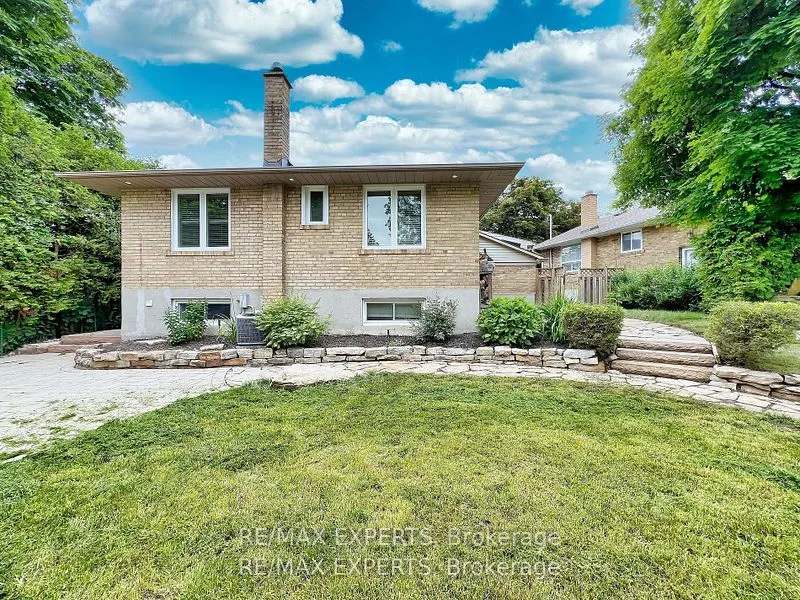 7 Montvale Drive