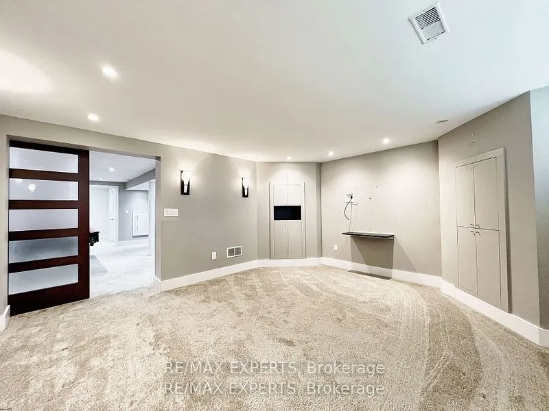 7 Montvale Drive