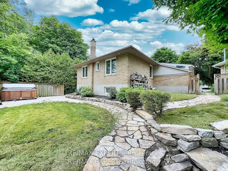 7 Montvale Drive