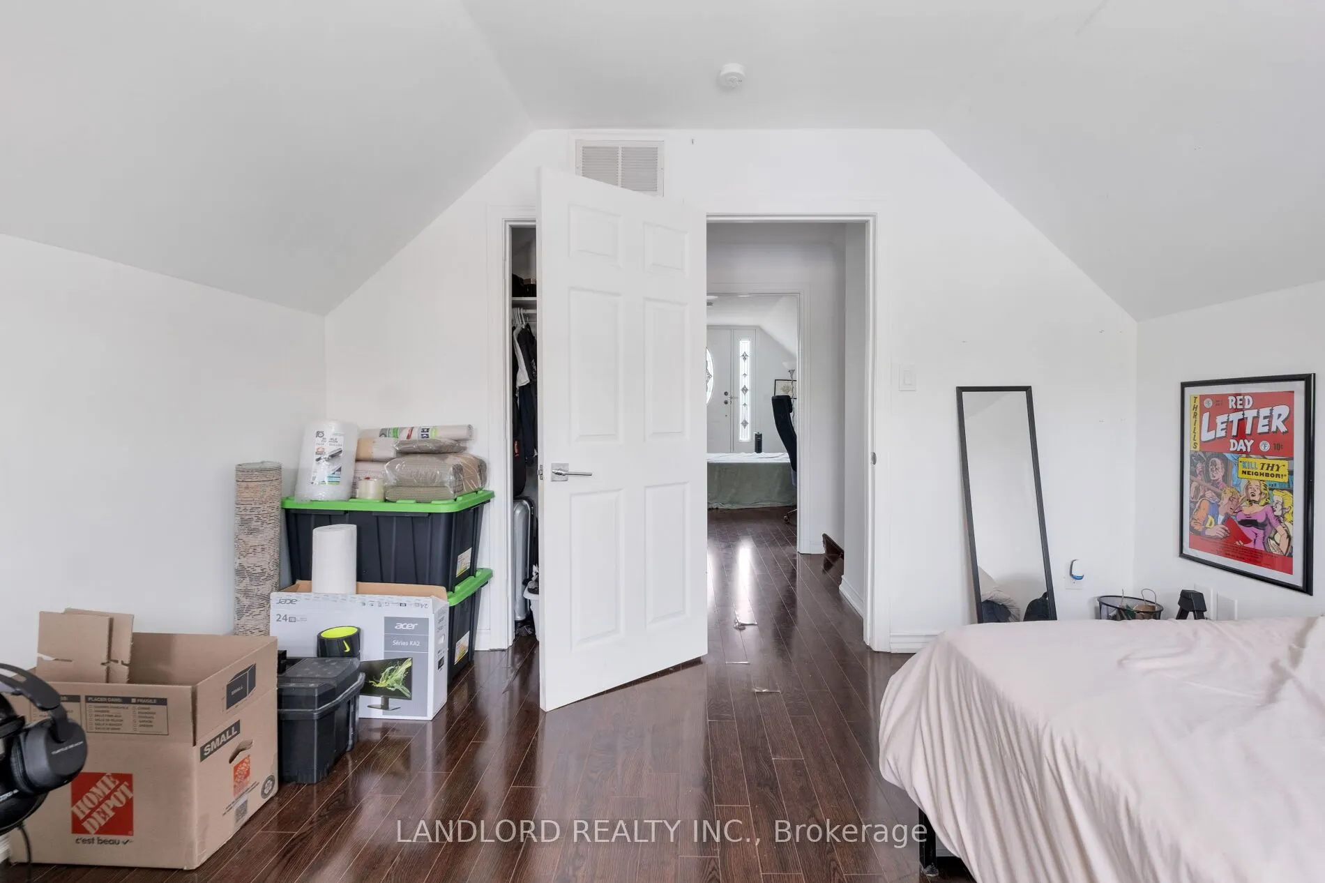 1111 Gerrard Street E