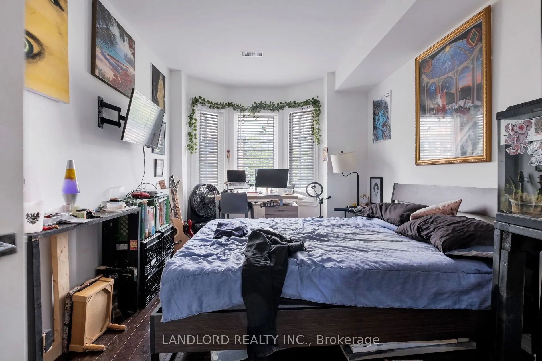 1111 Gerrard Street E