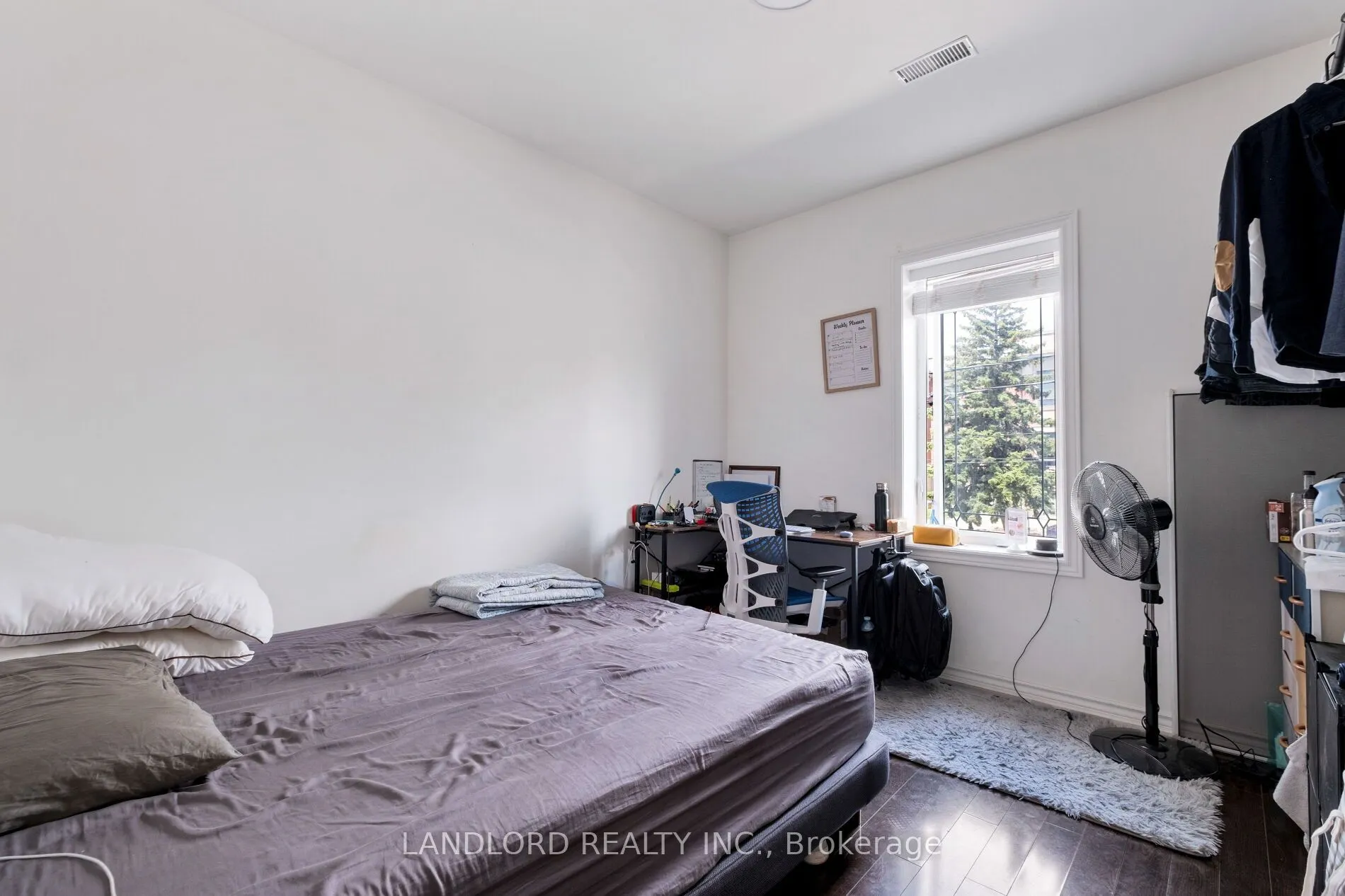 1111 Gerrard Street E
