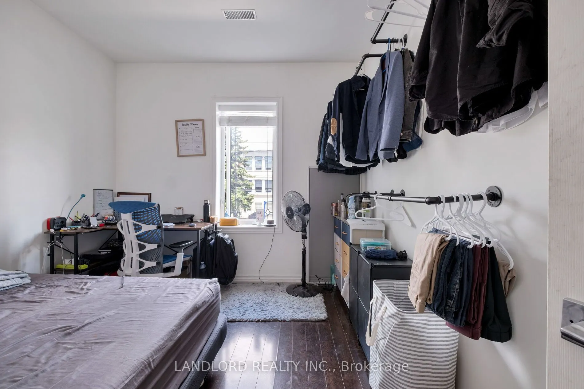 1111 Gerrard Street E