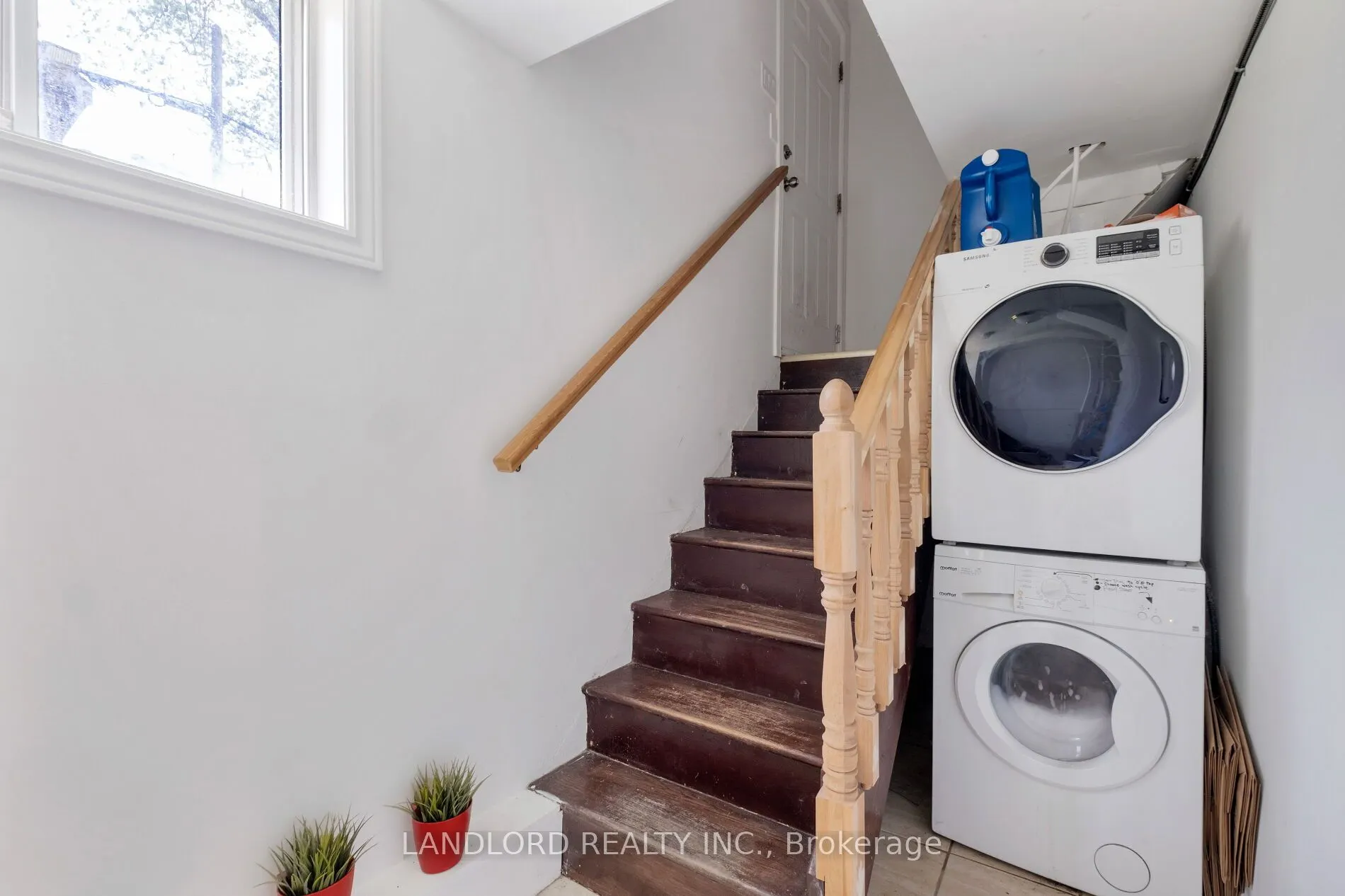 1111 Gerrard Street E