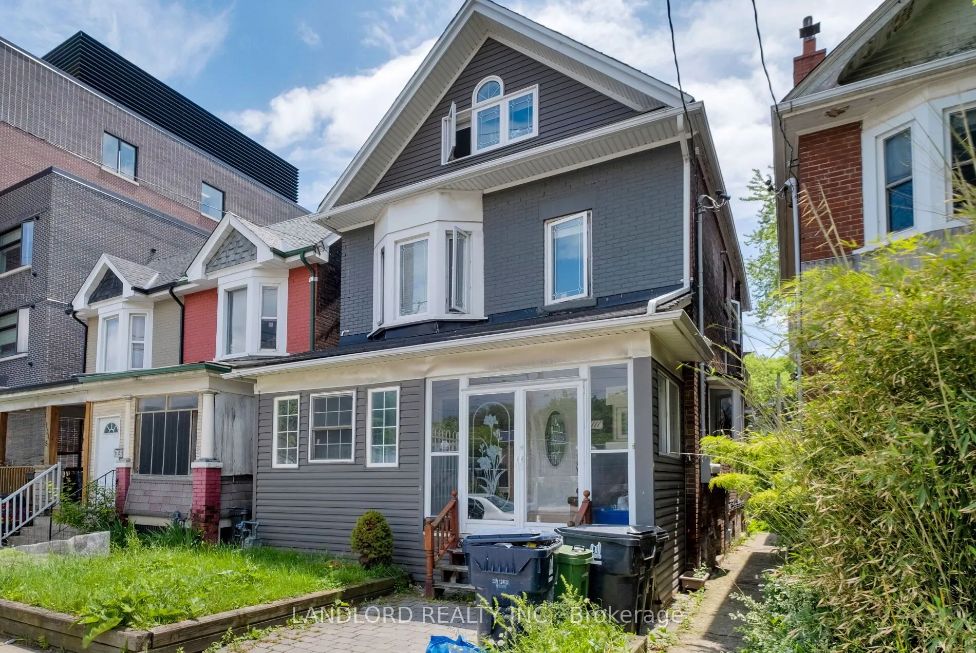 1111 Gerrard Street E