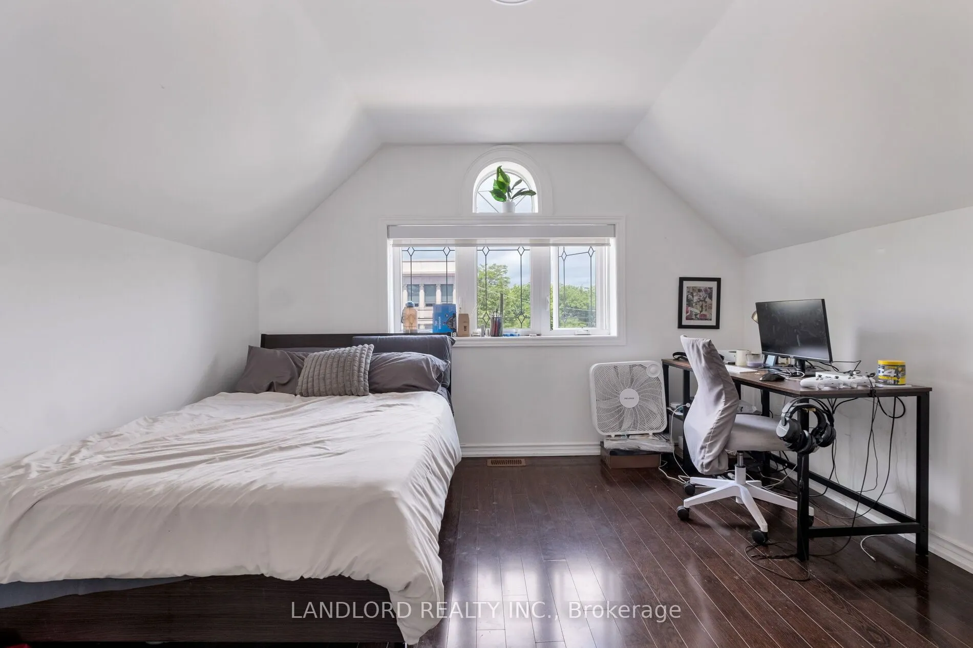 1111 Gerrard Street E