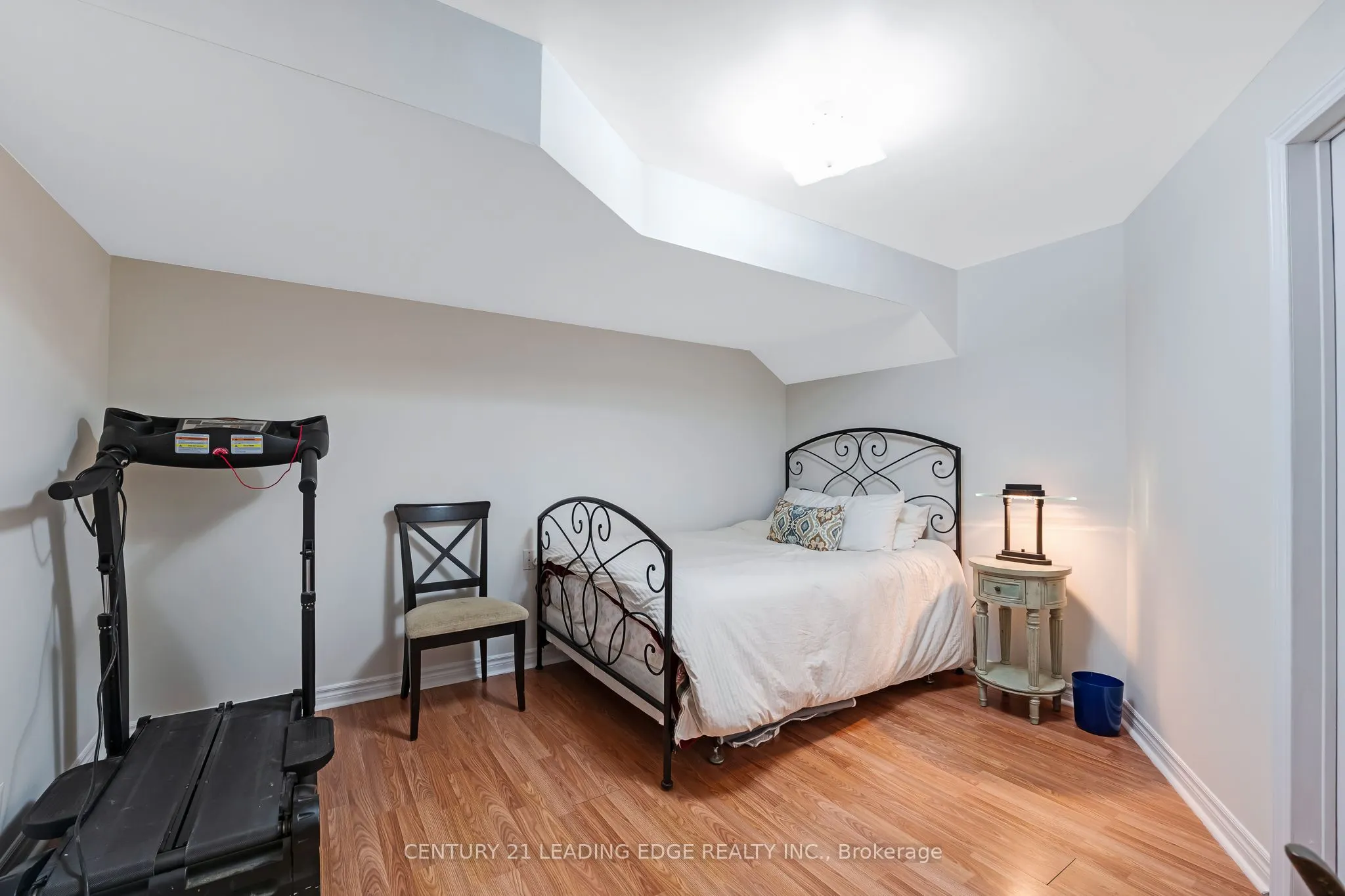 53 Kinross Avenue