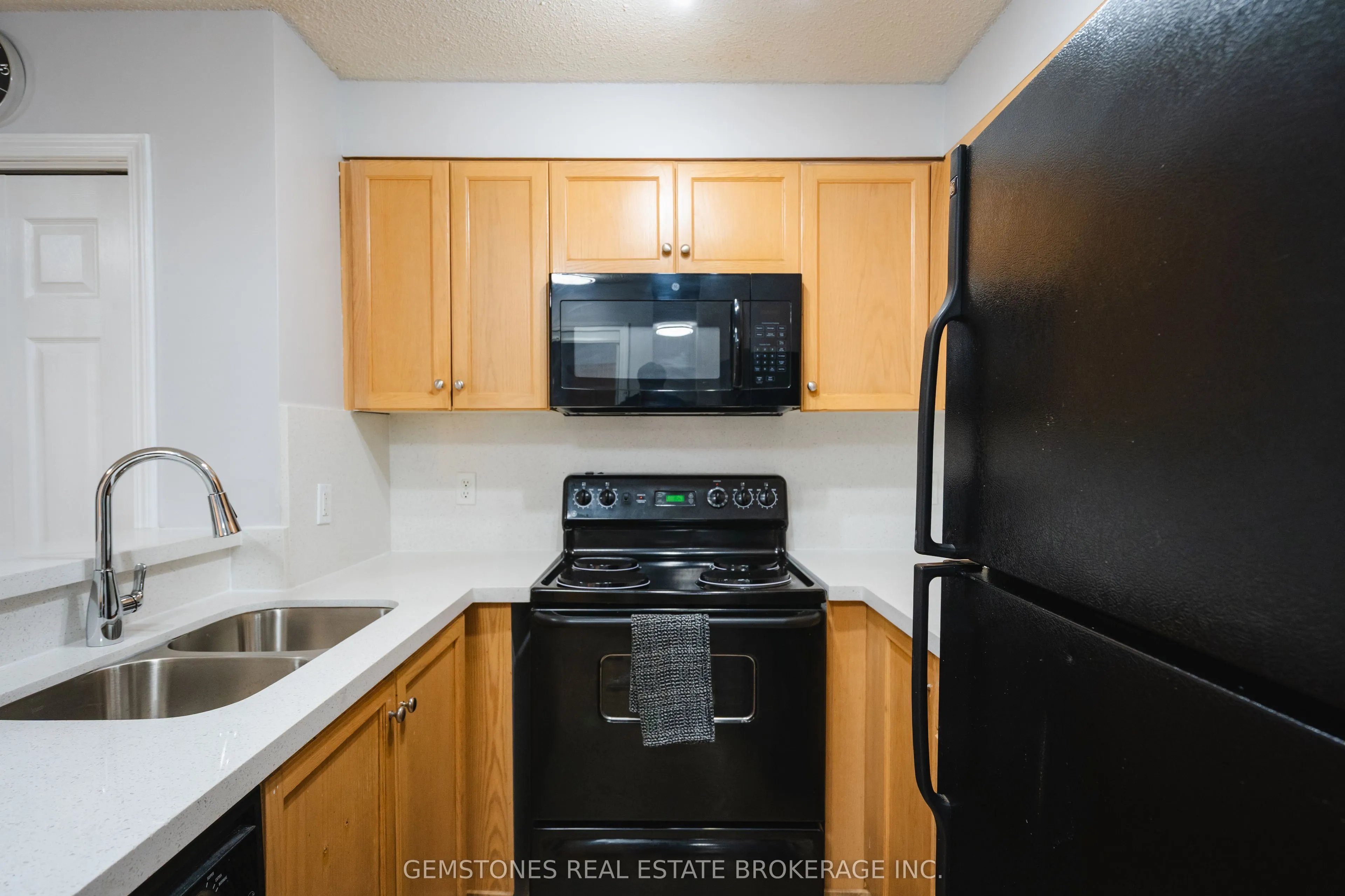 5235 Finch Avenue E, #112