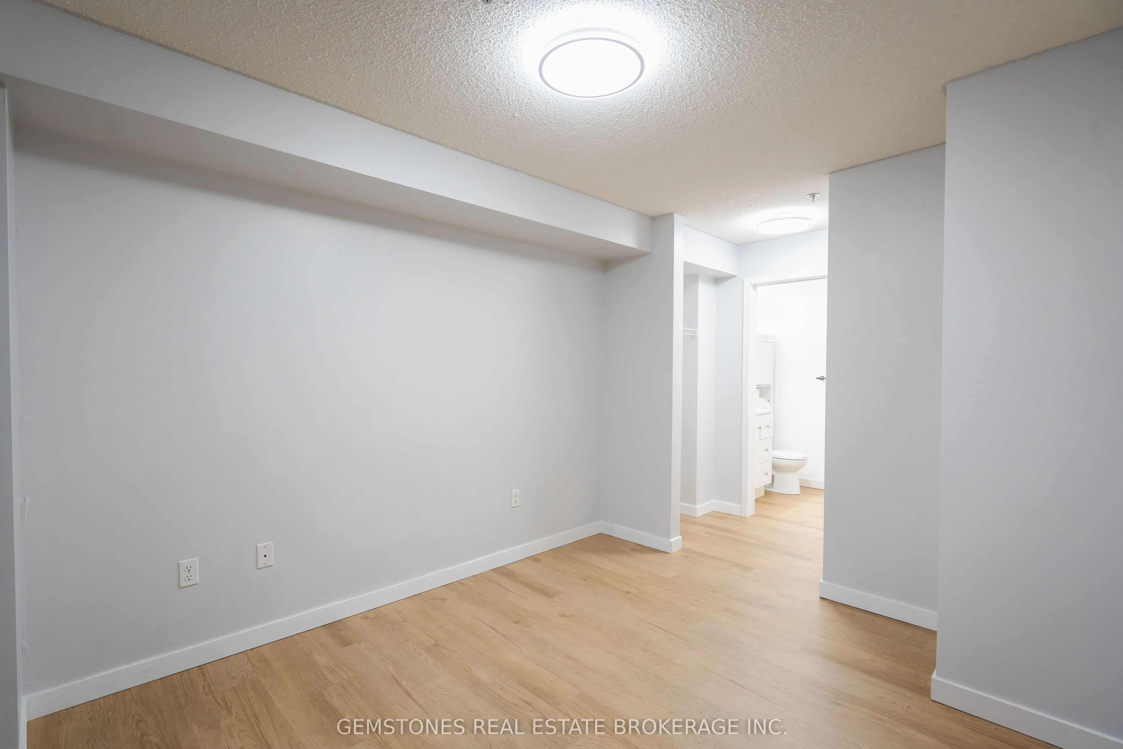 5235 Finch Avenue E, #112