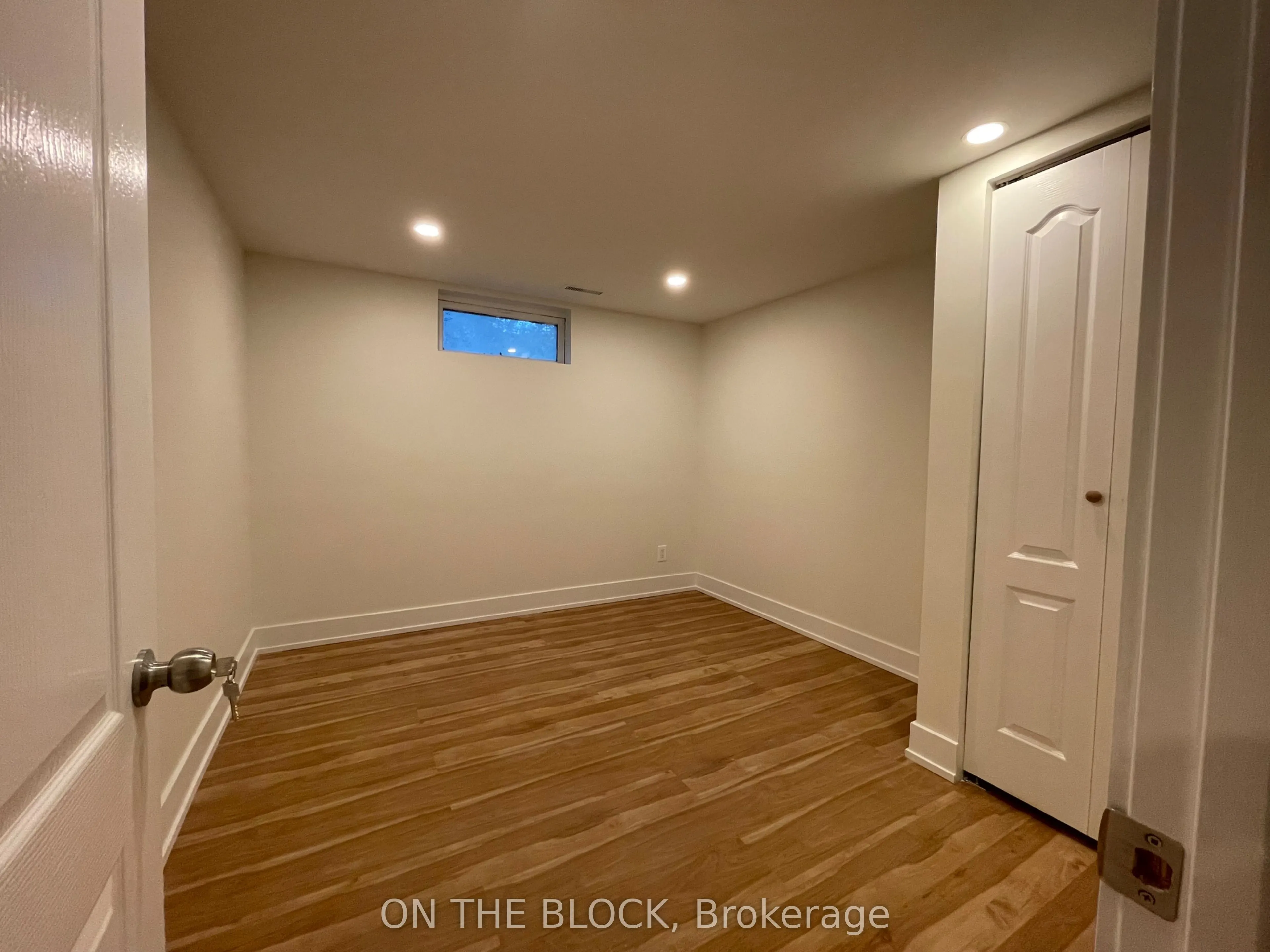 954 Timmins Gdns Gardens N, #2BR Basemnt