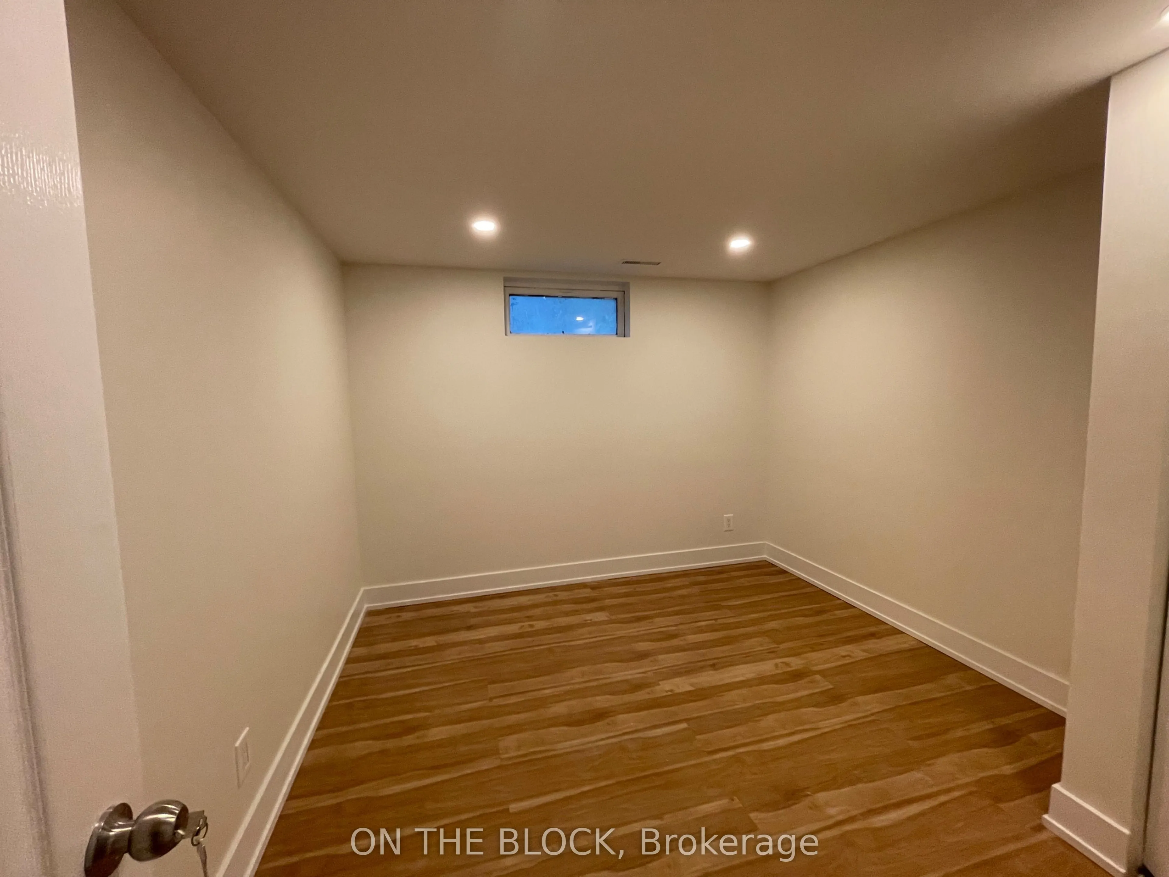 954 Timmins Gdns Gardens N, #2BR Basemnt