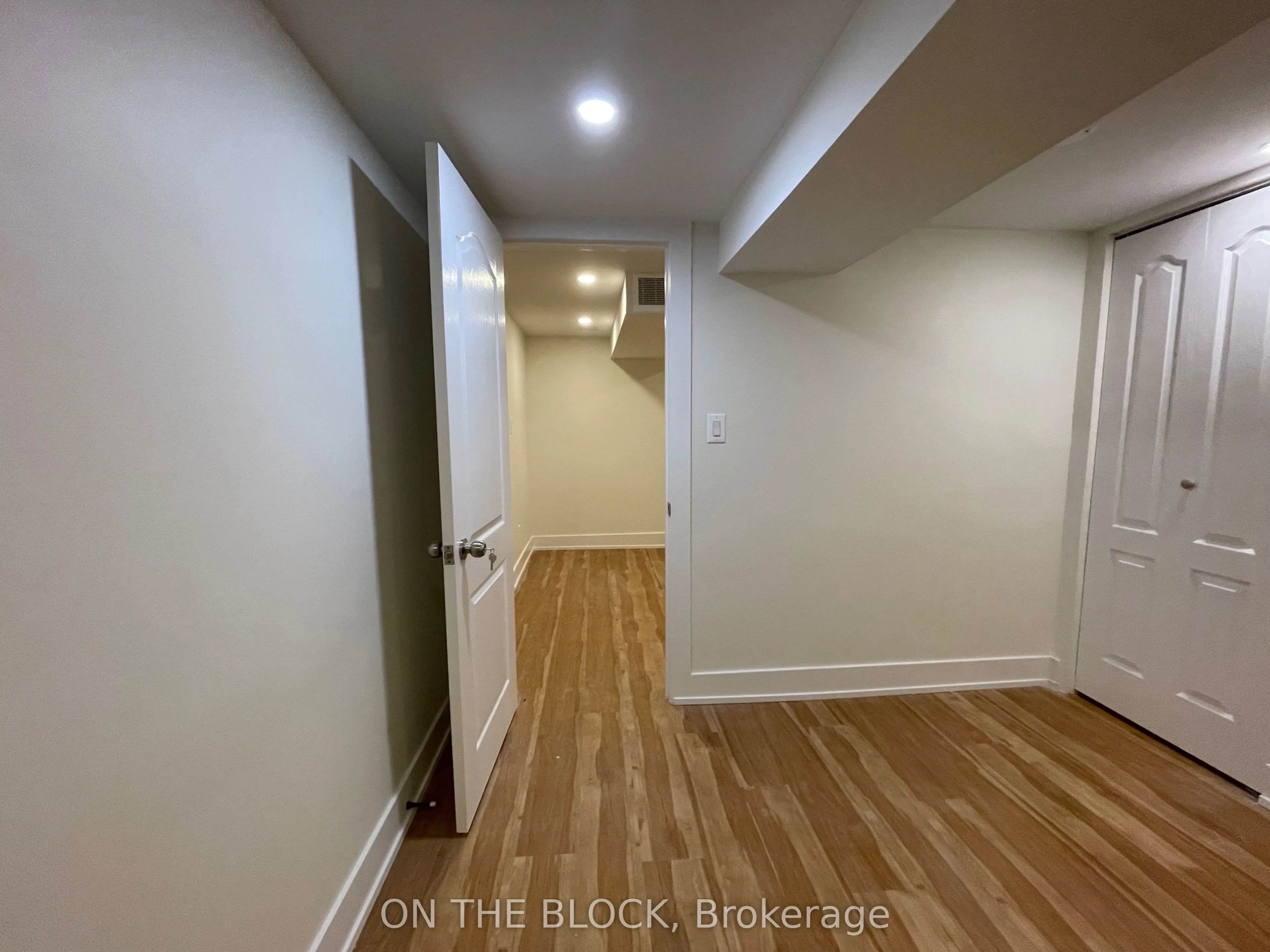 954 Timmins Gdns Gardens N, #2BR Basemnt