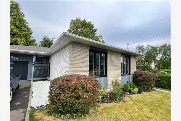 954 Timmins Gdns Gardens N