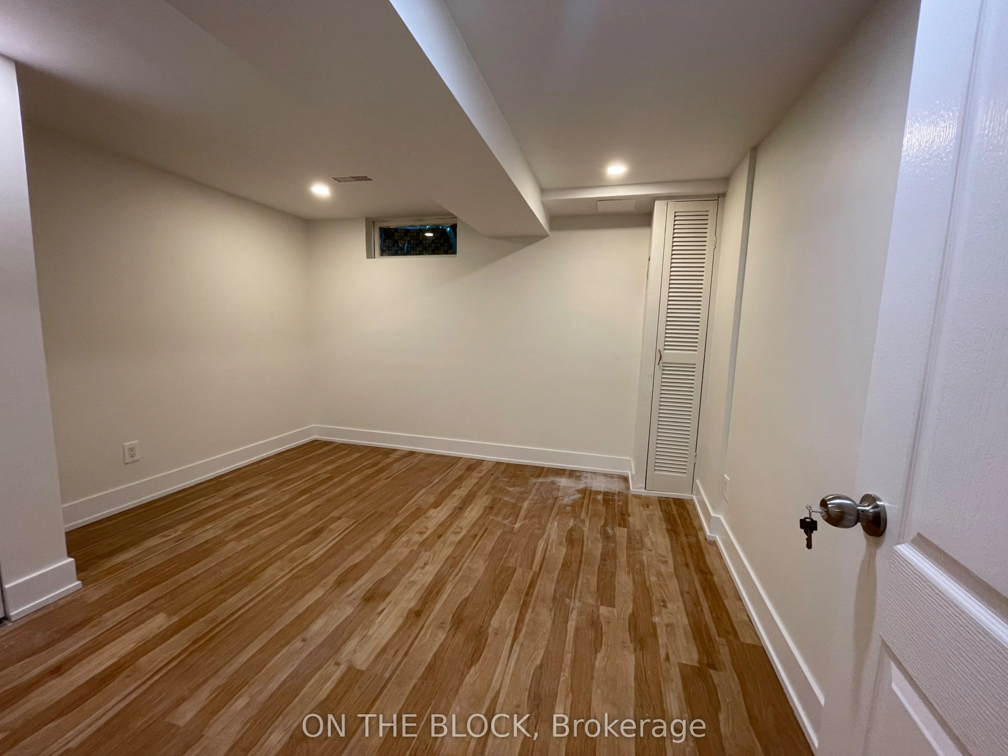954 Timmins Gdns Gardens N, #2BR Basemnt