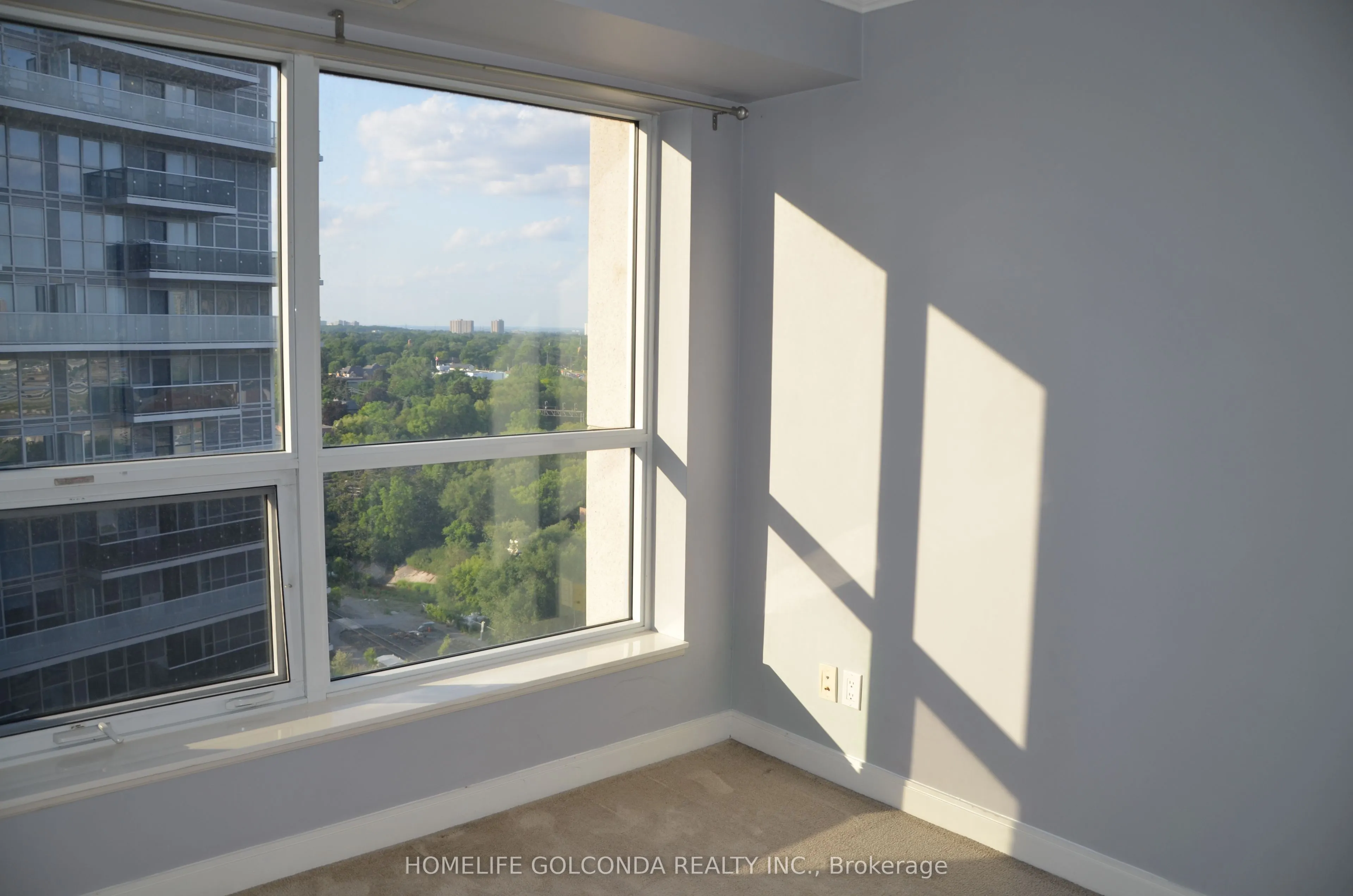 181 Village Green Square, #1419