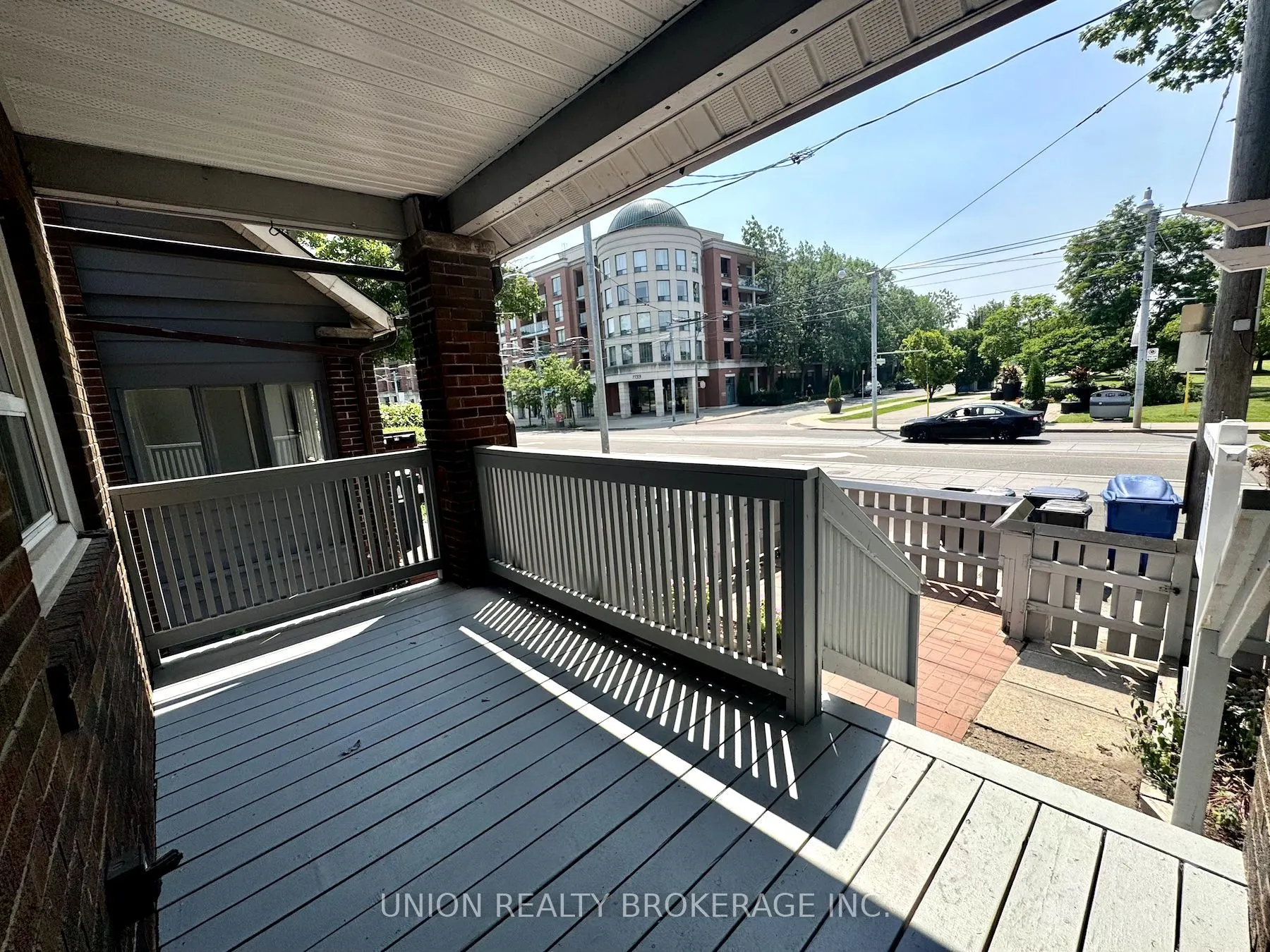 1738 Queen Street E