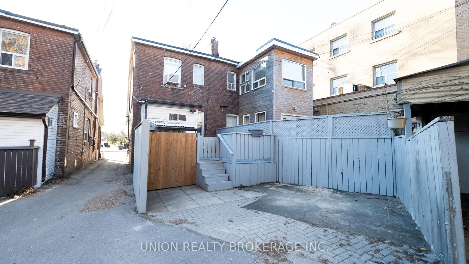 1738 Queen Street E
