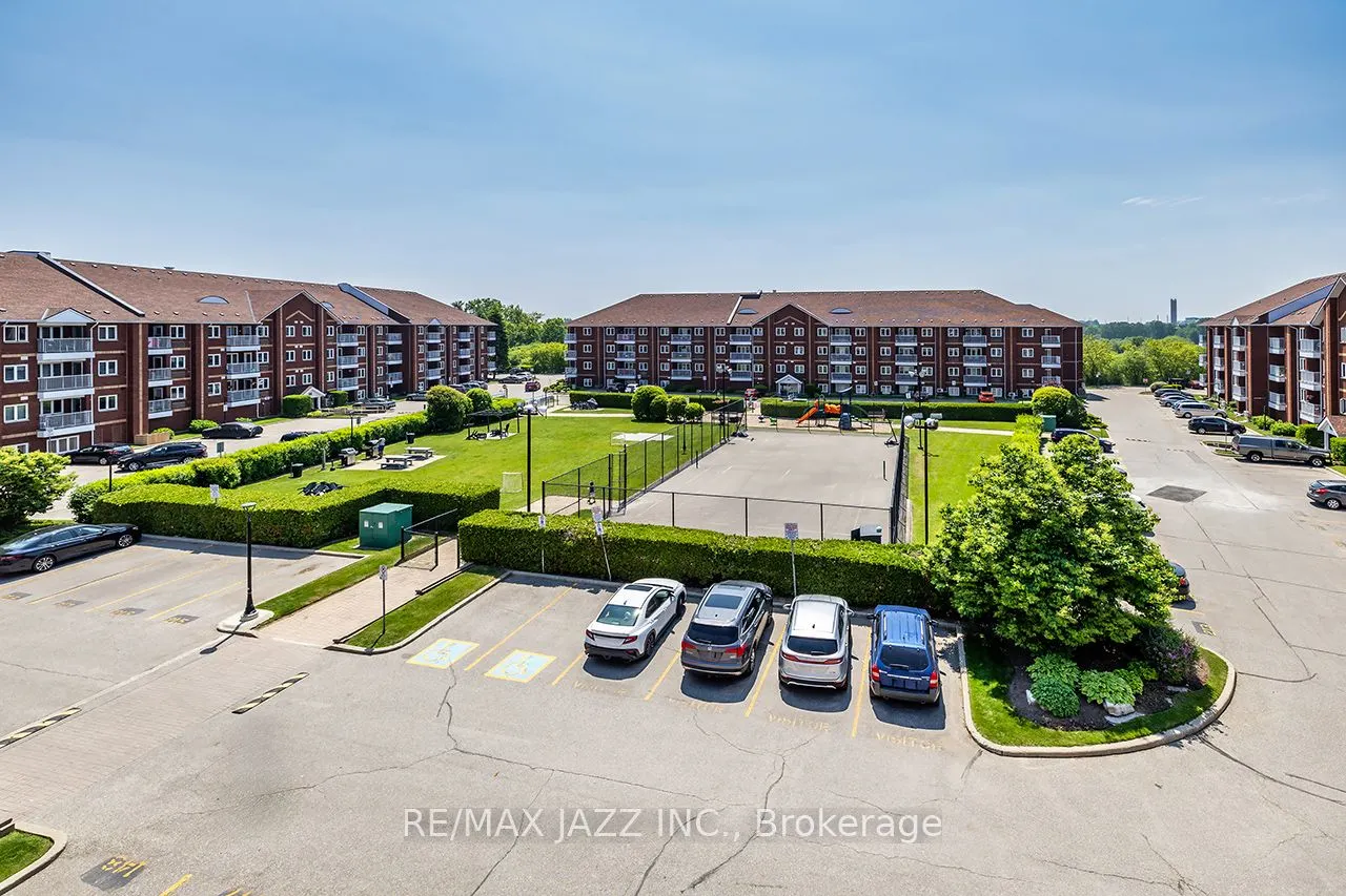 195 Lake Driveway W, #411