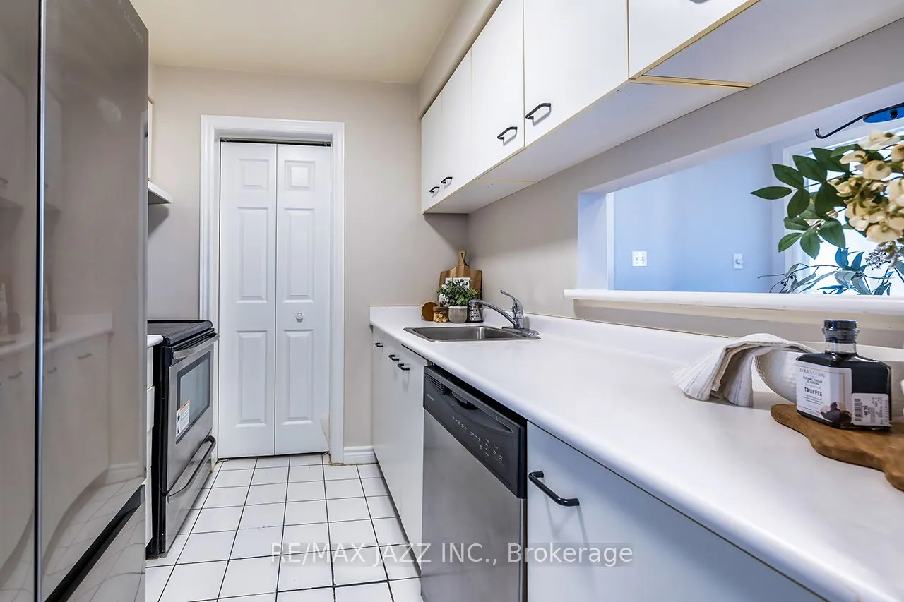 195 Lake Driveway W, #411