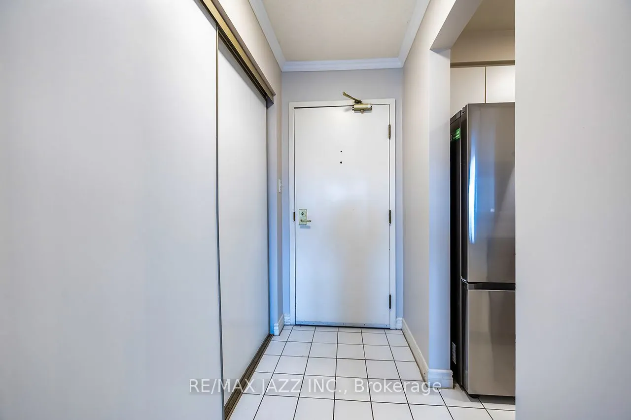 195 Lake Driveway W, #411