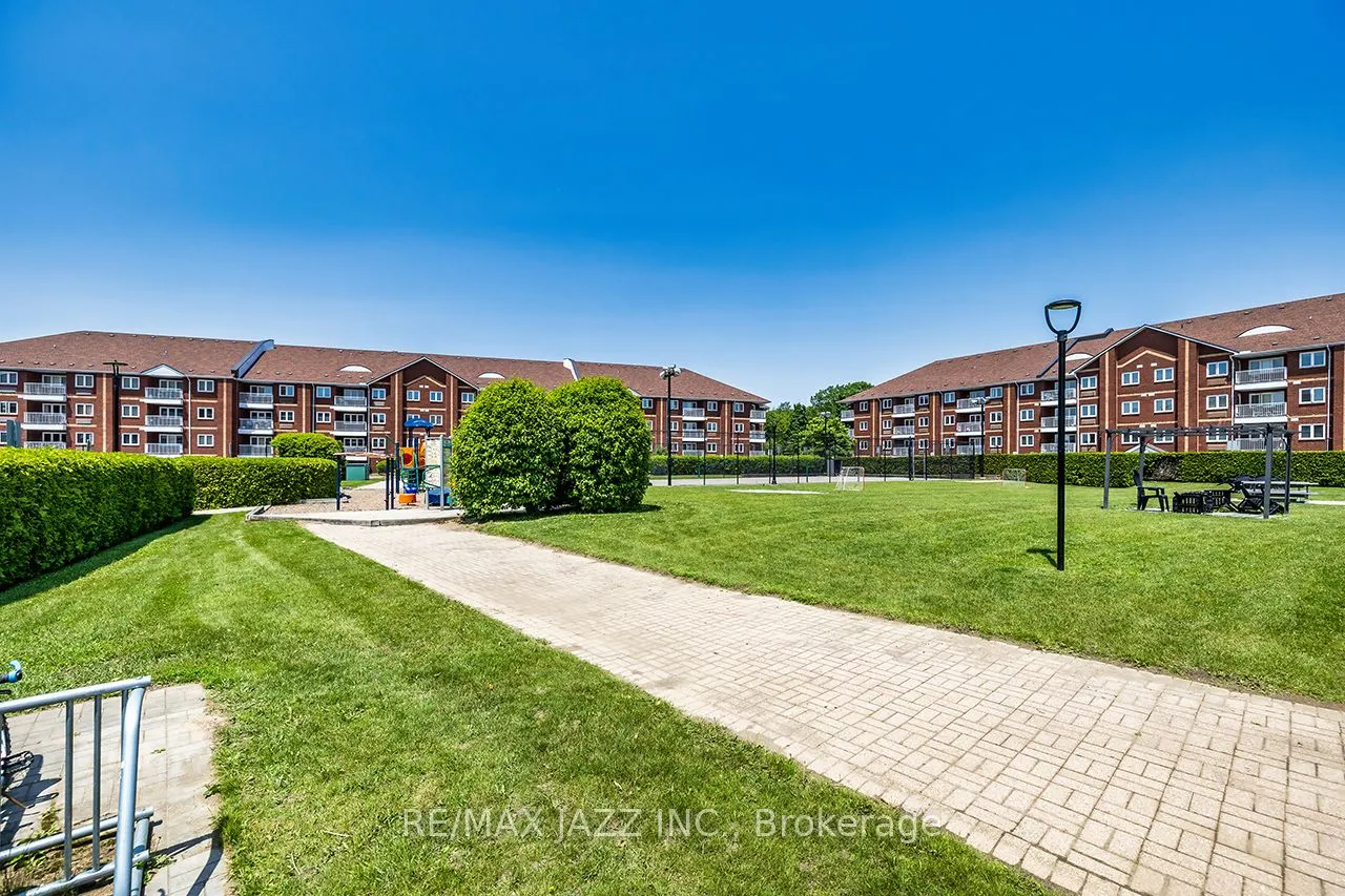 195 Lake Driveway W, #411