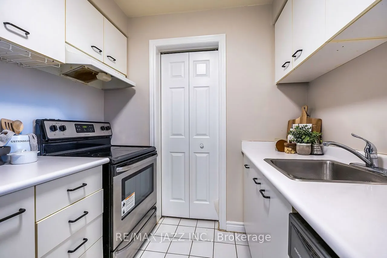 195 Lake Driveway W, #411