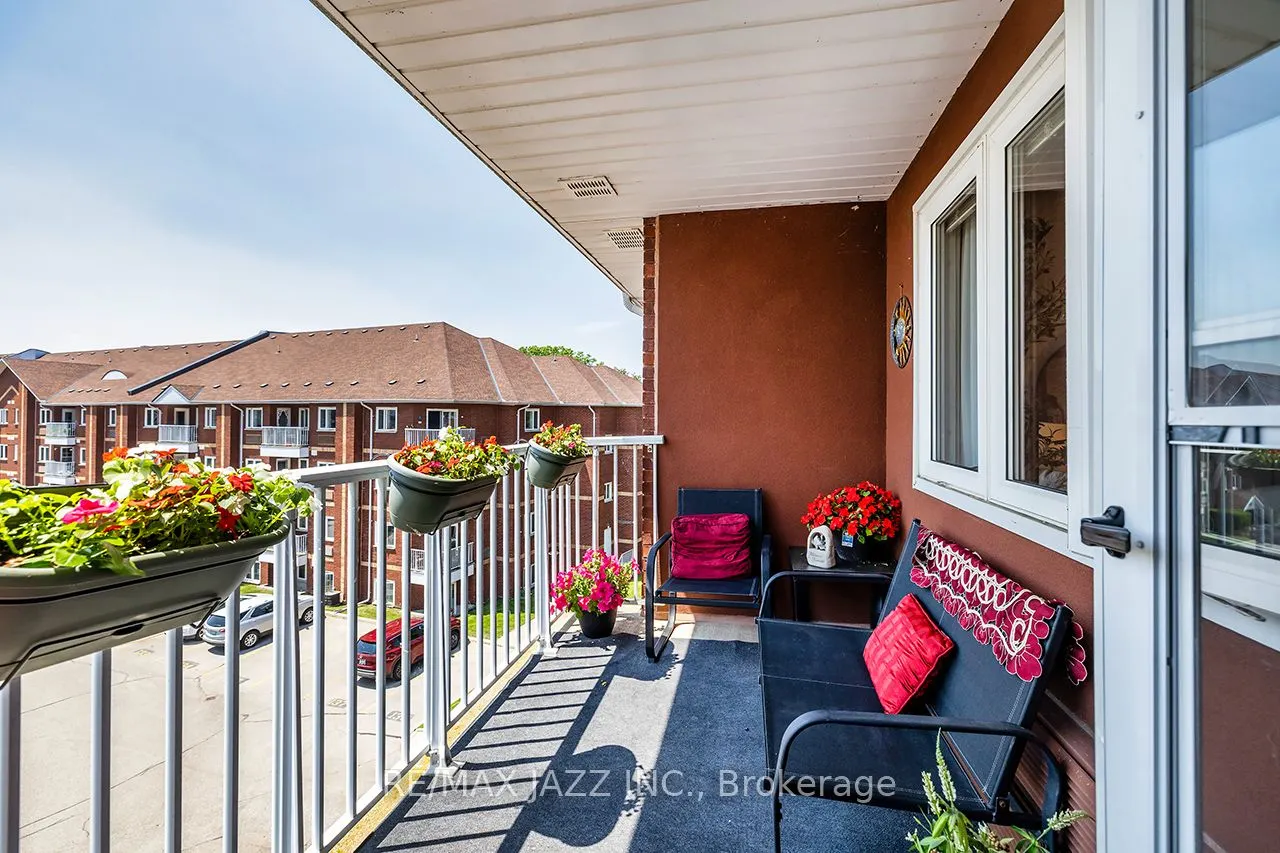 195 Lake Driveway W, #411
