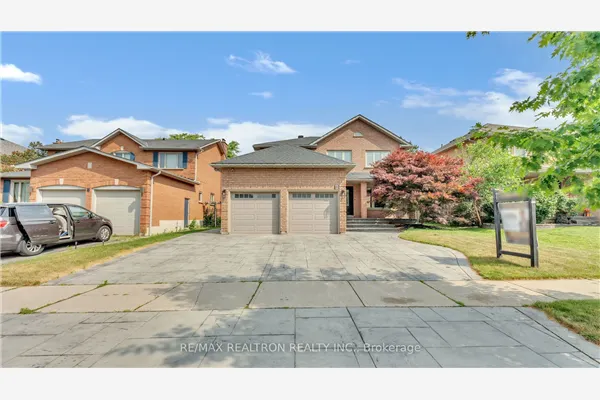 8 Falstaff Crescent