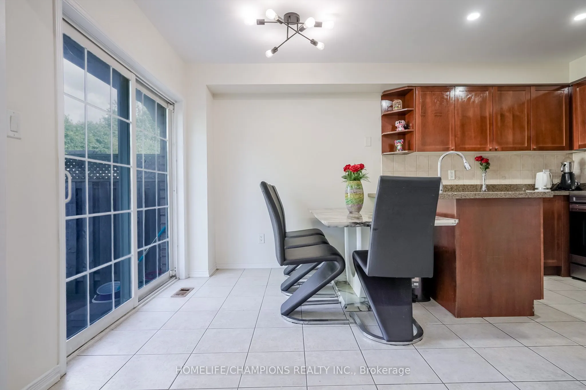 86 Carpendale Crescent E